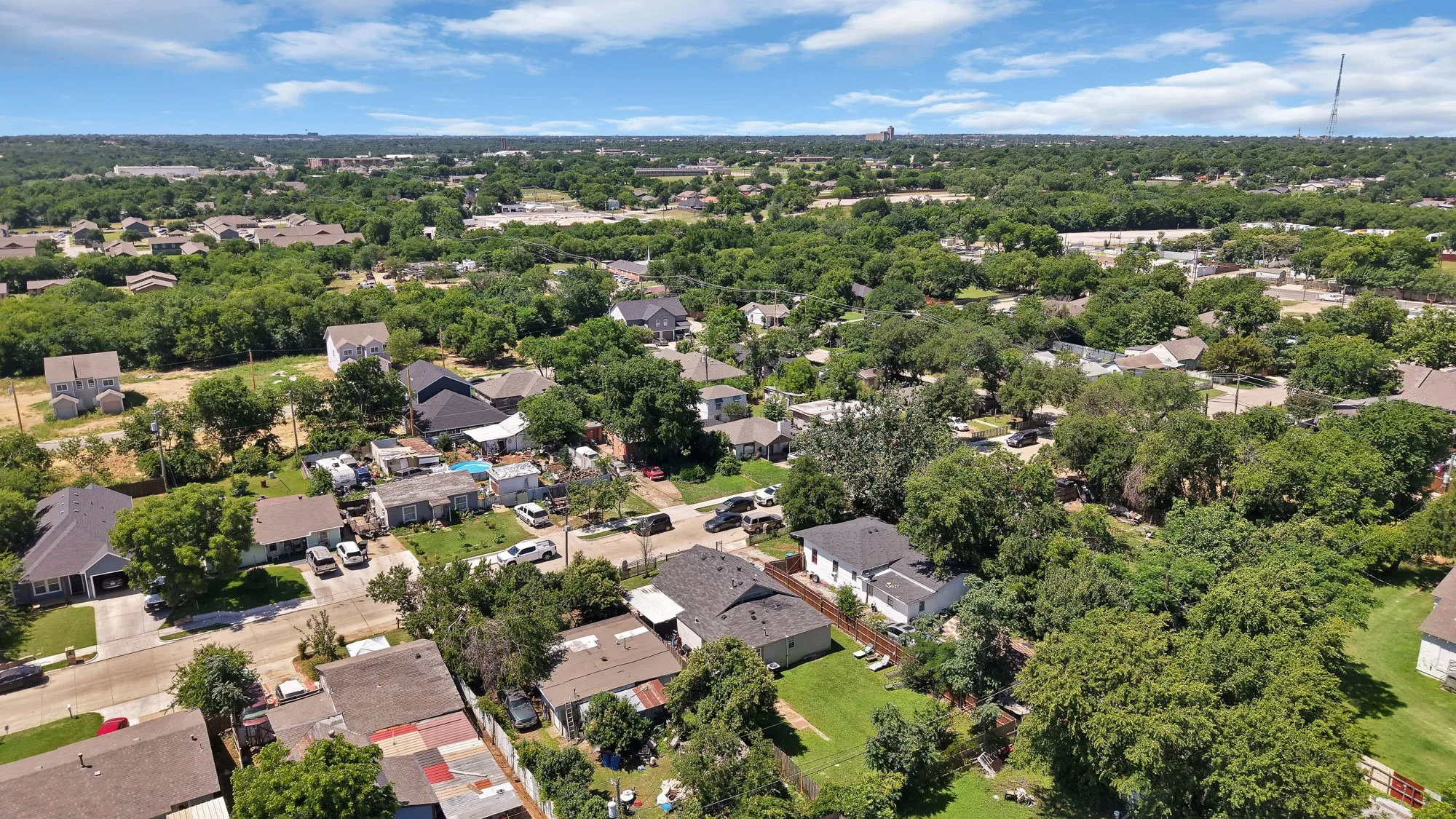Single Family Residence For Sale in Tarrant County , 1717 E Harvey Avenue, Fort Worth, Texas 76104, 3 Bedrooms, 2 Bathrooms, Garage spaces, 1,374 Sqft, built in 1940, Price $220,000, mls#21292689, Real Estate Agent in Fort Worth, Homes For Sale in Tarrant county, Homes For Sale in Fort Worth, Realtor in Fort Worth Texas, Real Estate Brokerage Independent Realty Texas, Luminita Cordes Realtor