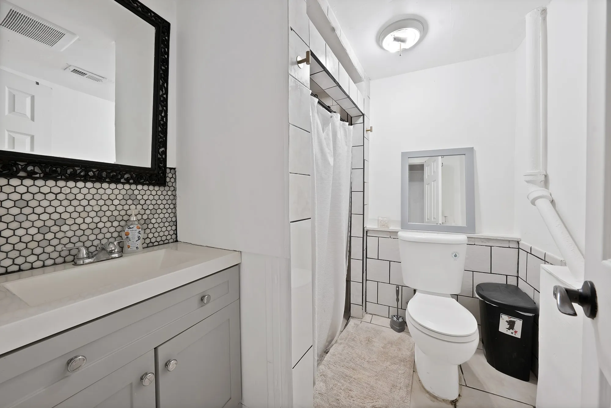 Single Family Residence For Sale in Tarrant County , 1717 E Harvey Avenue, Fort Worth, Texas 76104, 3 Bedrooms, 2 Bathrooms, Garage spaces, 1,374 Sqft, built in 1940, Price $220,000, mls#21292689, Real Estate Agent in Fort Worth, Homes For Sale in Tarrant county, Homes For Sale in Fort Worth, Realtor in Fort Worth Texas, Real Estate Brokerage Independent Realty Texas, Luminita Cordes Realtor