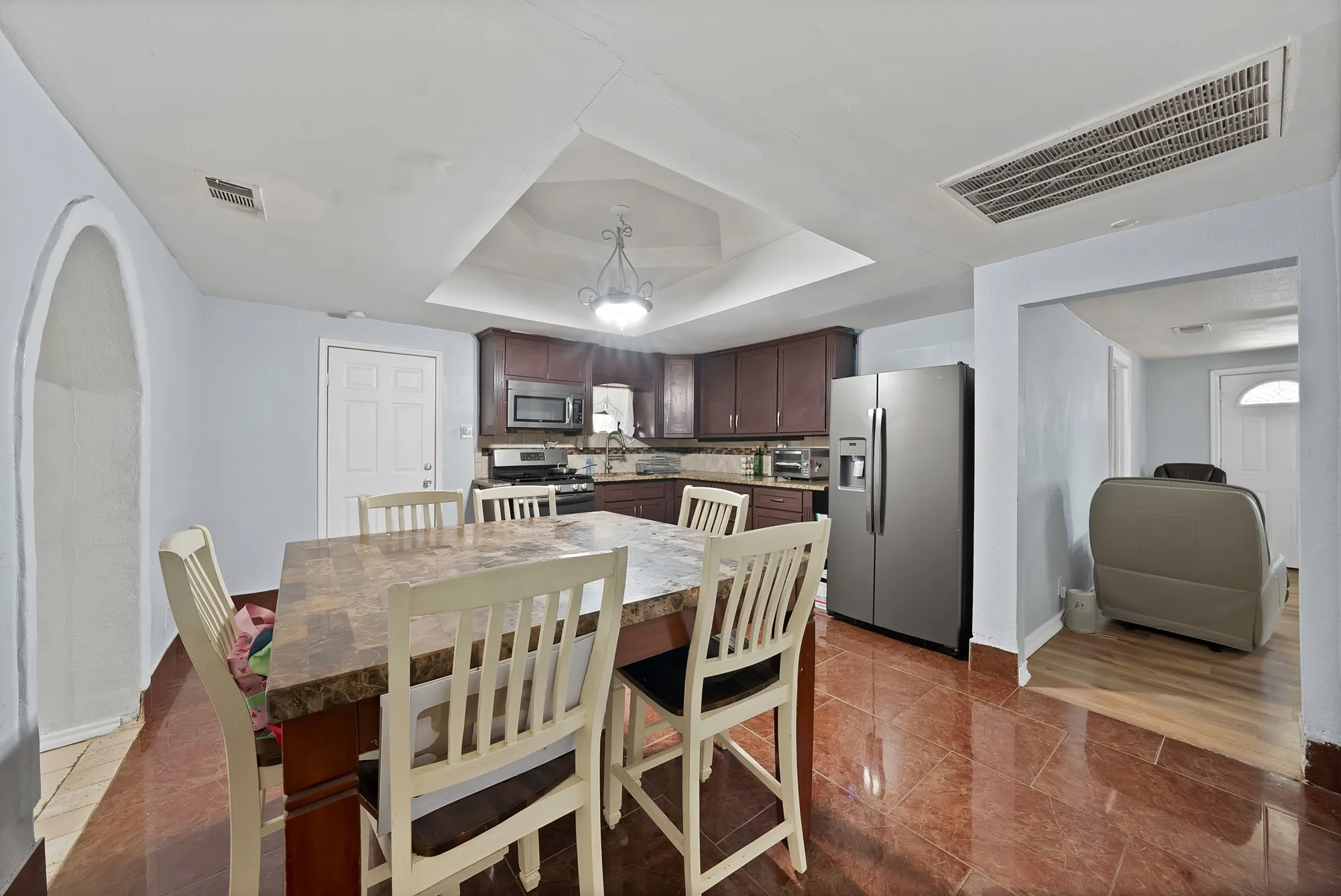 Single Family Residence For Sale in Tarrant County , 1717 E Harvey Avenue, Fort Worth, Texas 76104, 3 Bedrooms, 2 Bathrooms, Garage spaces, 1,374 Sqft, built in 1940, Price $220,000, mls#21292689, Real Estate Agent in Fort Worth, Homes For Sale in Tarrant county, Homes For Sale in Fort Worth, Realtor in Fort Worth Texas, Real Estate Brokerage Independent Realty Texas, Luminita Cordes Realtor