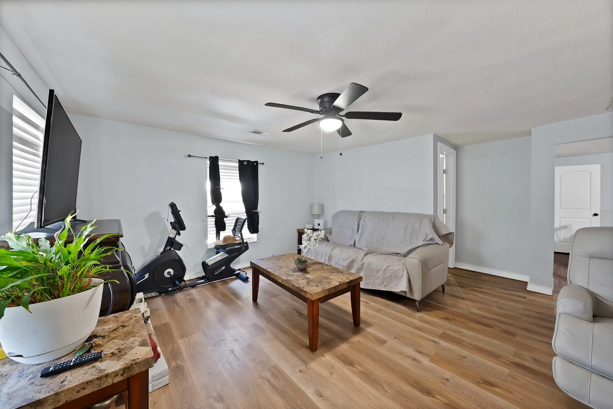 Single Family Residence For Sale in Tarrant County , 1717 E Harvey Avenue, Fort Worth, Texas 76104, 3 Bedrooms, 2 Bathrooms, Garage spaces, 1,374 Sqft, built in 1940, Price $220,000, mls#21292689, Real Estate Agent in Fort Worth, Homes For Sale in Tarrant county, Homes For Sale in Fort Worth, Realtor in Fort Worth Texas, Real Estate Brokerage Independent Realty Texas, Luminita Cordes Realtor