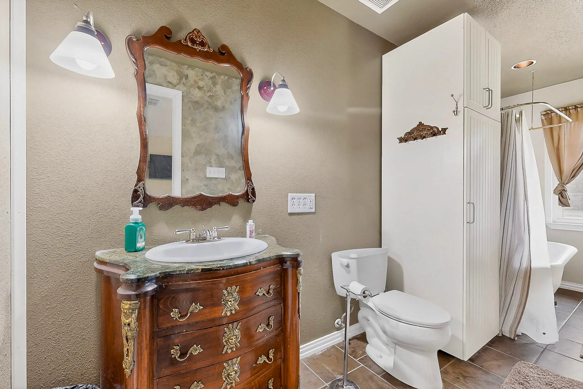 Second floor full bath.