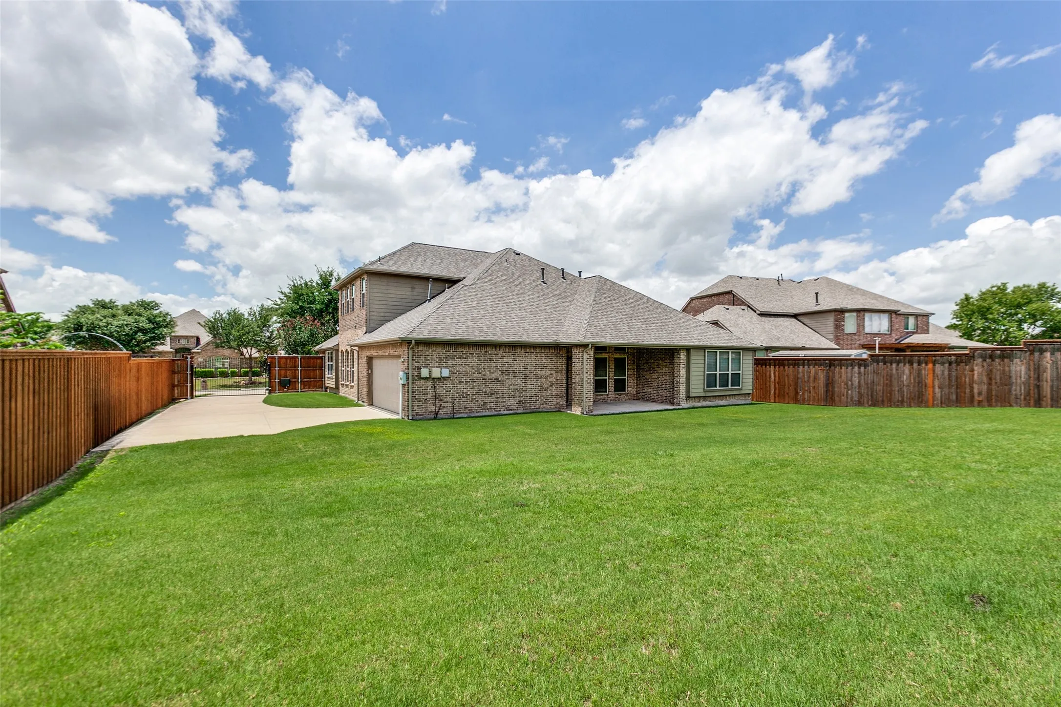 Single Family Residence For Sale in Collin County , 520 Smoke Tree Drive, Murphy, Texas 75094, 4 Bedroom, 4 Bathroom, 2 Garage spaces, 3,957 Sqft, built in 2008, mls#21293824, Real Estate Agent in Murphy, Homes For Sale in Collin county, Homes For Sale in Murphy, Realtor in Murphy Texas, Real Estate Brokerage Independent Realty Texas, Luminita Cordes Realtor