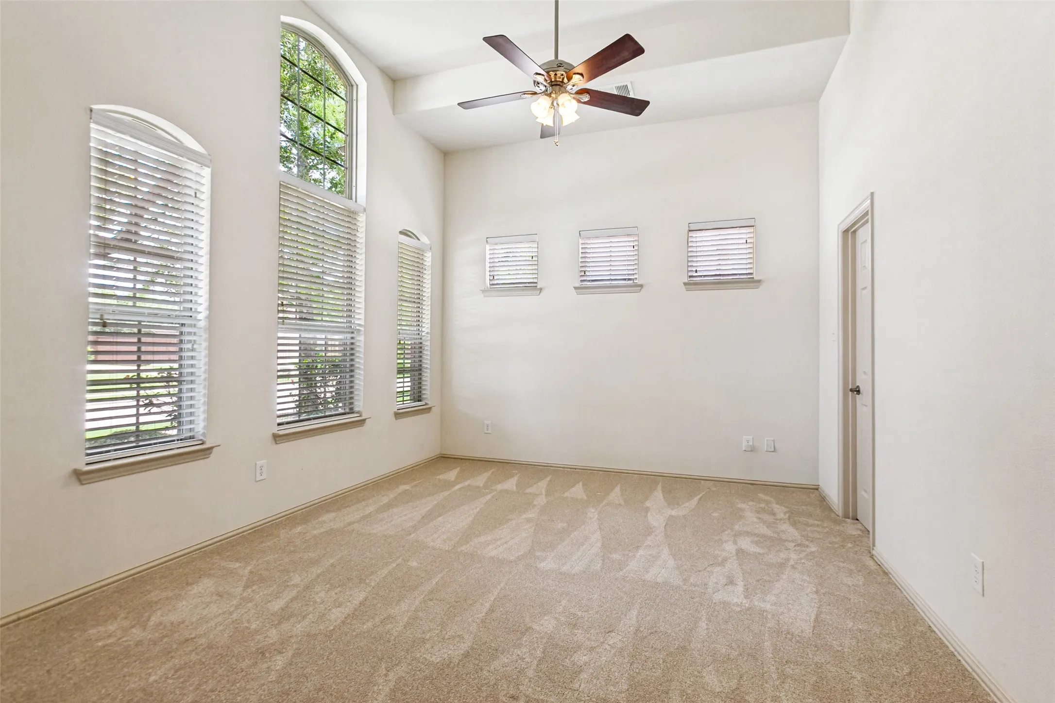 Single Family Residence For Sale in Collin County , 520 Smoke Tree Drive, Murphy, Texas 75094, 4 Bedroom, 4 Bathroom, 2 Garage spaces, 3,957 Sqft, built in 2008, mls#21293824, Real Estate Agent in Murphy, Homes For Sale in Collin county, Homes For Sale in Murphy, Realtor in Murphy Texas, Real Estate Brokerage Independent Realty Texas, Luminita Cordes Realtor