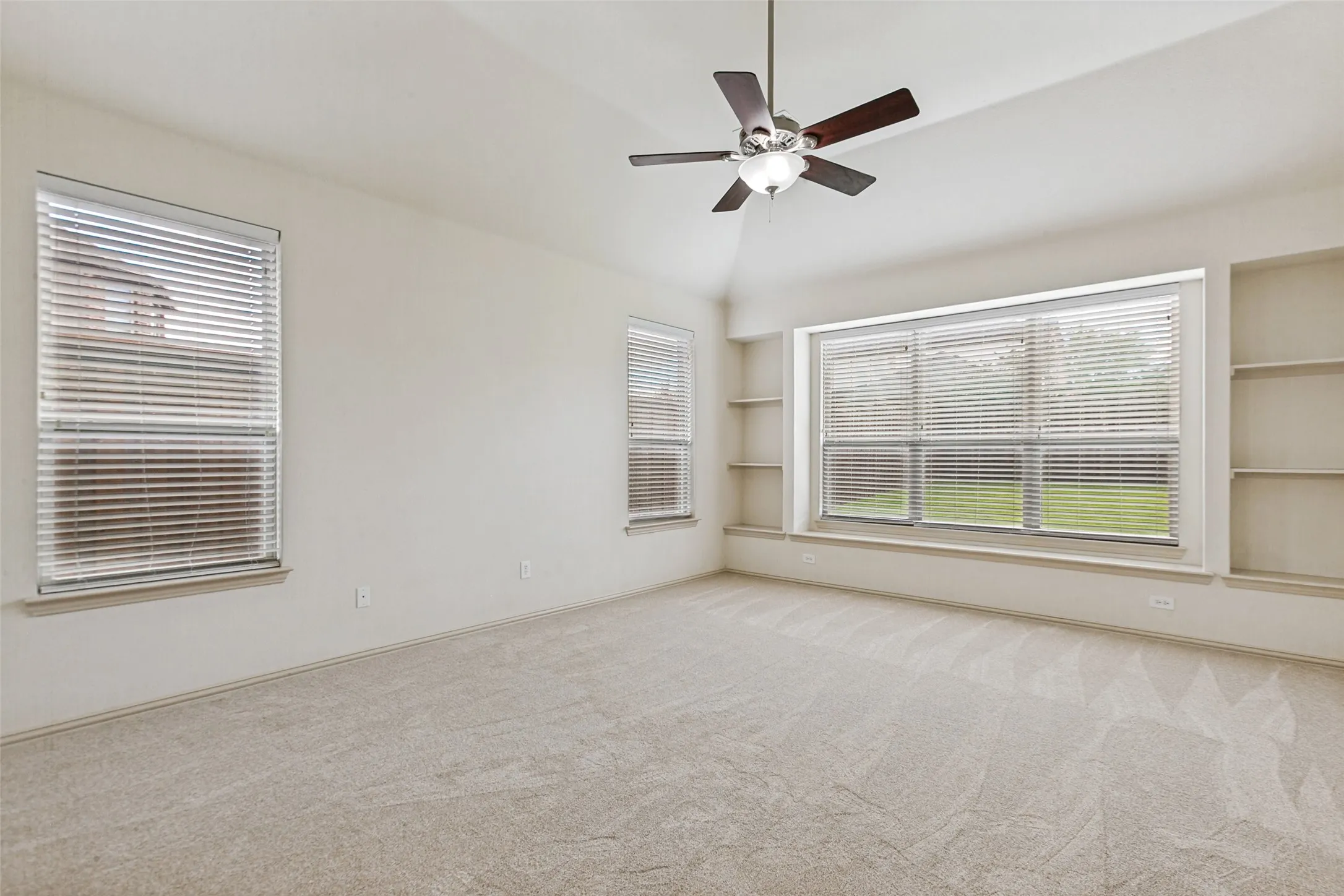 Single Family Residence For Sale in Collin County , 520 Smoke Tree Drive, Murphy, Texas 75094, 4 Bedroom, 4 Bathroom, 2 Garage spaces, 3,957 Sqft, built in 2008, mls#21293824, Real Estate Agent in Murphy, Homes For Sale in Collin county, Homes For Sale in Murphy, Realtor in Murphy Texas, Real Estate Brokerage Independent Realty Texas, Luminita Cordes Realtor