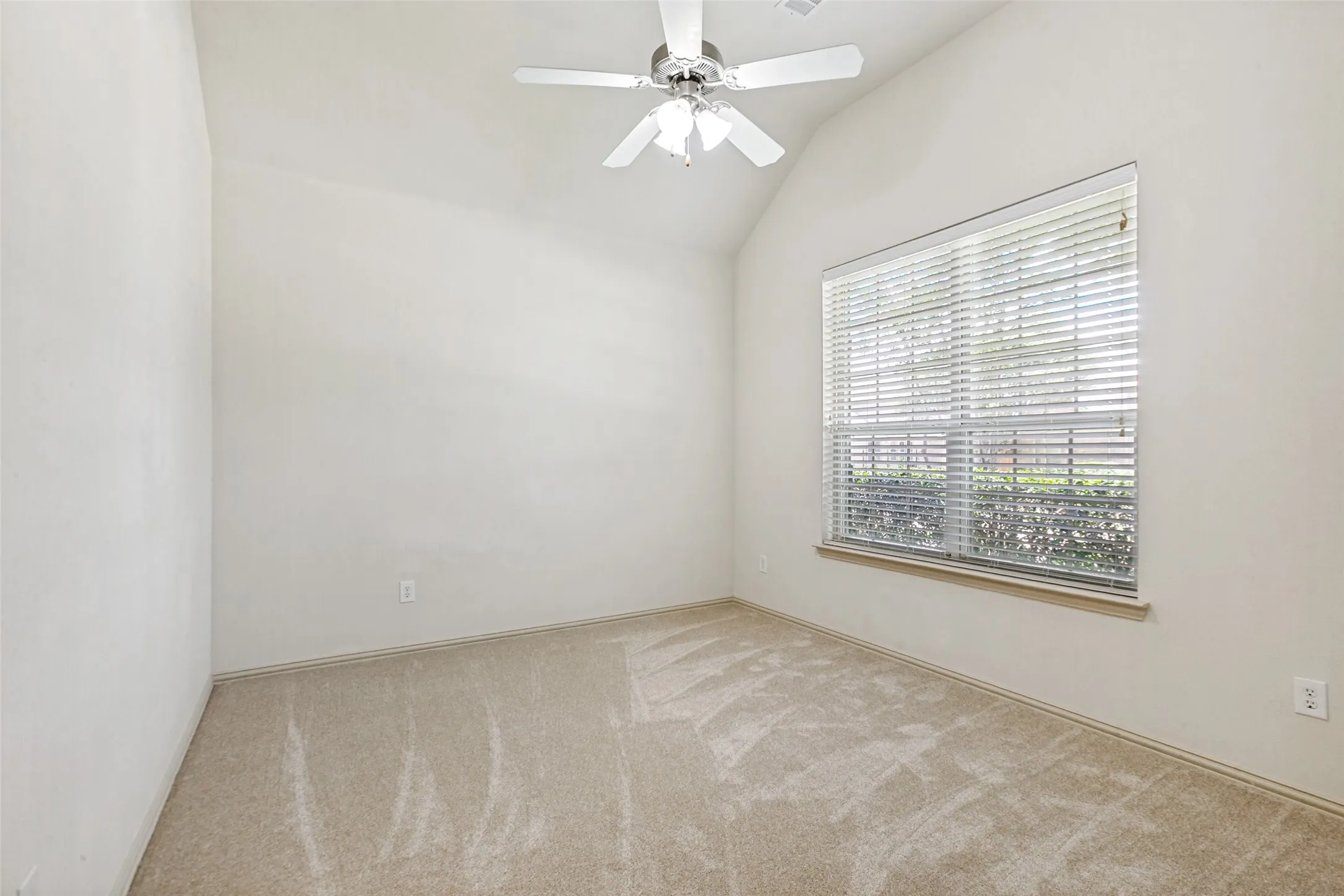 Single Family Residence For Sale in Collin County , 520 Smoke Tree Drive, Murphy, Texas 75094, 4 Bedroom, 4 Bathroom, 2 Garage spaces, 3,957 Sqft, built in 2008, mls#21293824, Real Estate Agent in Murphy, Homes For Sale in Collin county, Homes For Sale in Murphy, Realtor in Murphy Texas, Real Estate Brokerage Independent Realty Texas, Luminita Cordes Realtor