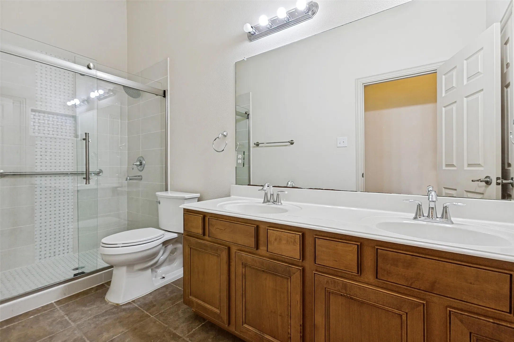 Single Family Residence For Sale in Collin County , 520 Smoke Tree Drive, Murphy, Texas 75094, 4 Bedroom, 4 Bathroom, 2 Garage spaces, 3,957 Sqft, built in 2008, mls#21293824, Real Estate Agent in Murphy, Homes For Sale in Collin county, Homes For Sale in Murphy, Realtor in Murphy Texas, Real Estate Brokerage Independent Realty Texas, Luminita Cordes Realtor