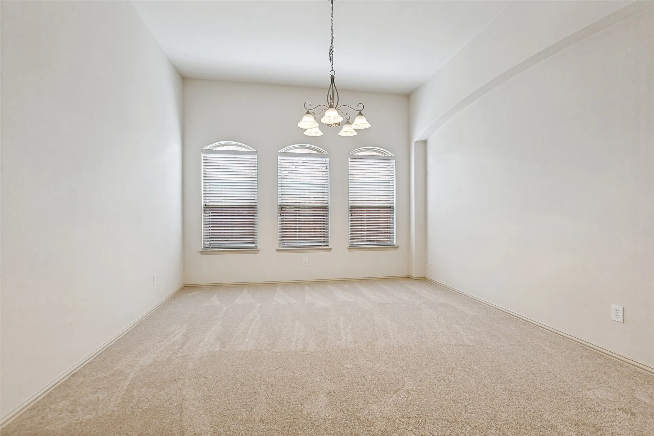Single Family Residence For Sale in Collin County , 520 Smoke Tree Drive, Murphy, Texas 75094, 4 Bedroom, 4 Bathroom, 2 Garage spaces, 3,957 Sqft, built in 2008, mls#21293824, Real Estate Agent in Murphy, Homes For Sale in Collin county, Homes For Sale in Murphy, Realtor in Murphy Texas, Real Estate Brokerage Independent Realty Texas, Luminita Cordes Realtor