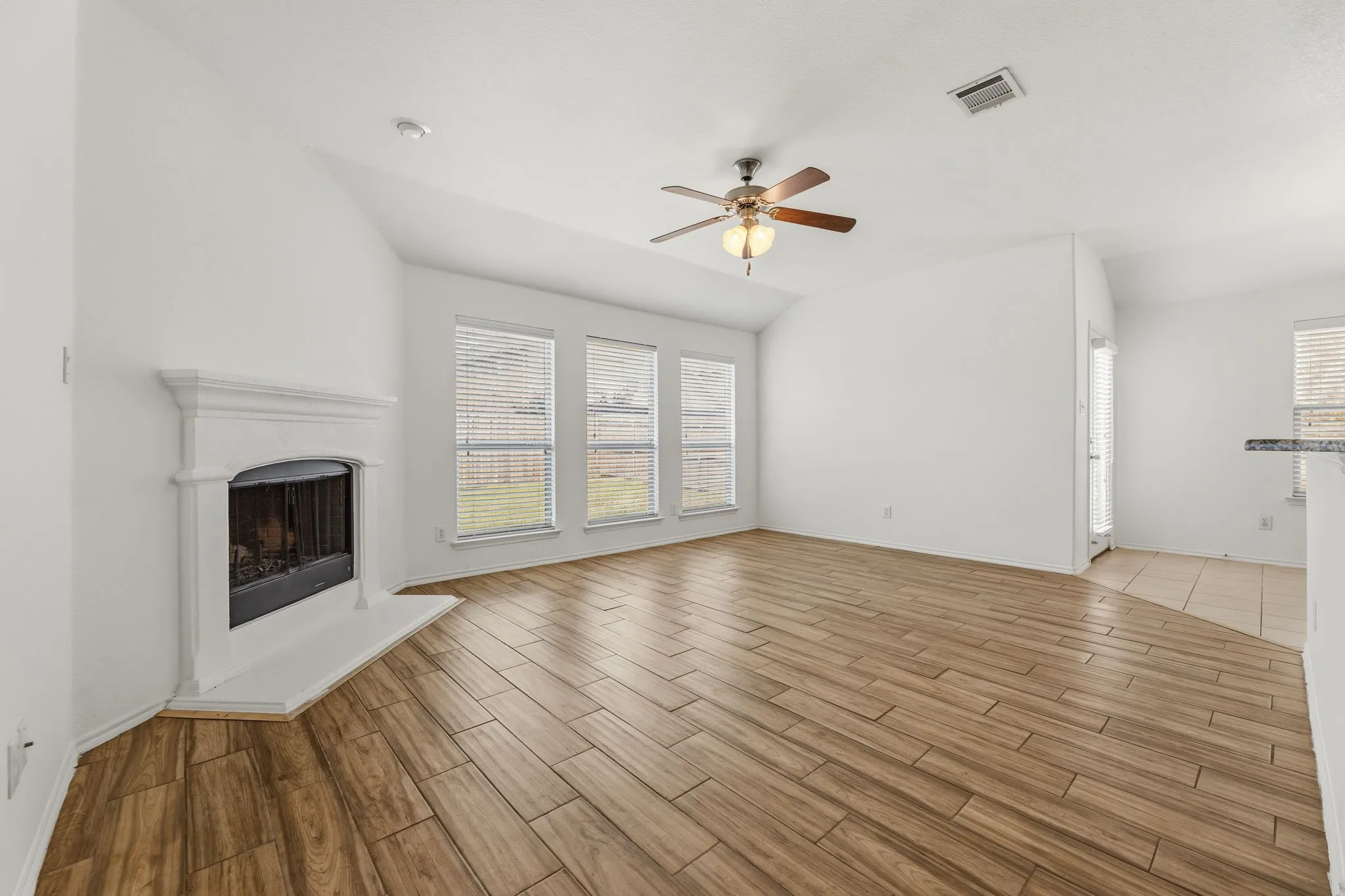 Single Family Residence For Rent in Collin County , 1011 Meadow Green Court, Princeton, Texas 75407, 3 Bedroom, 2 Bathroom, 2 Garage spaces, 1,580 Sqft, built in 2012, mls#21293835, Real Estate Agent in Princeton, Homes For Rent in Collin county, Homes For Rent in Princeton, Realtor in Princeton Texas, Real Estate Brokerage Independent Realty Texas, Luminita Cordes Realtor