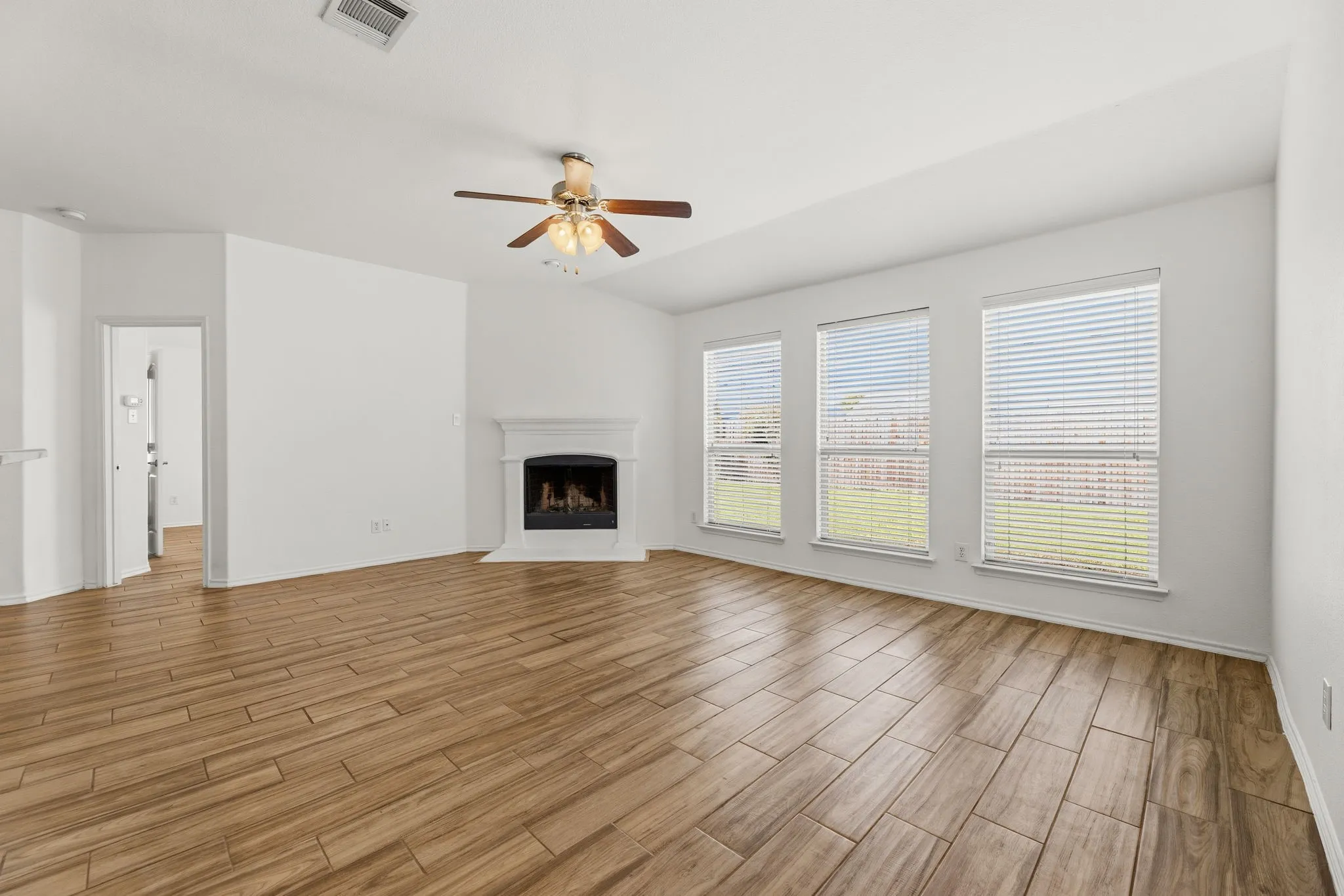 Single Family Residence For Rent in Collin County , 1011 Meadow Green Court, Princeton, Texas 75407, 3 Bedroom, 2 Bathroom, 2 Garage spaces, 1,580 Sqft, built in 2012, mls#21293835, Real Estate Agent in Princeton, Homes For Rent in Collin county, Homes For Rent in Princeton, Realtor in Princeton Texas, Real Estate Brokerage Independent Realty Texas, Luminita Cordes Realtor