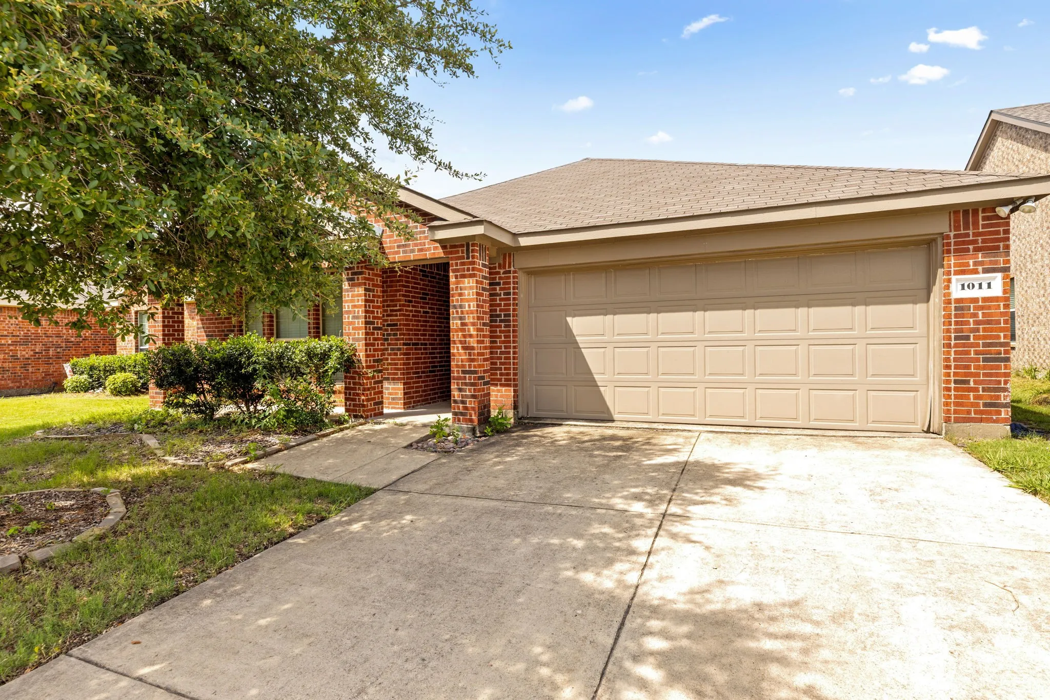 Single Family Residence For Rent in Collin County , 1011 Meadow Green Court, Princeton, Texas 75407, 3 Bedroom, 2 Bathroom, 2 Garage spaces, 1,580 Sqft, built in 2012, mls#21293835, Real Estate Agent in Princeton, Homes For Rent in Collin county, Homes For Rent in Princeton, Realtor in Princeton Texas, Real Estate Brokerage Independent Realty Texas, Luminita Cordes Realtor