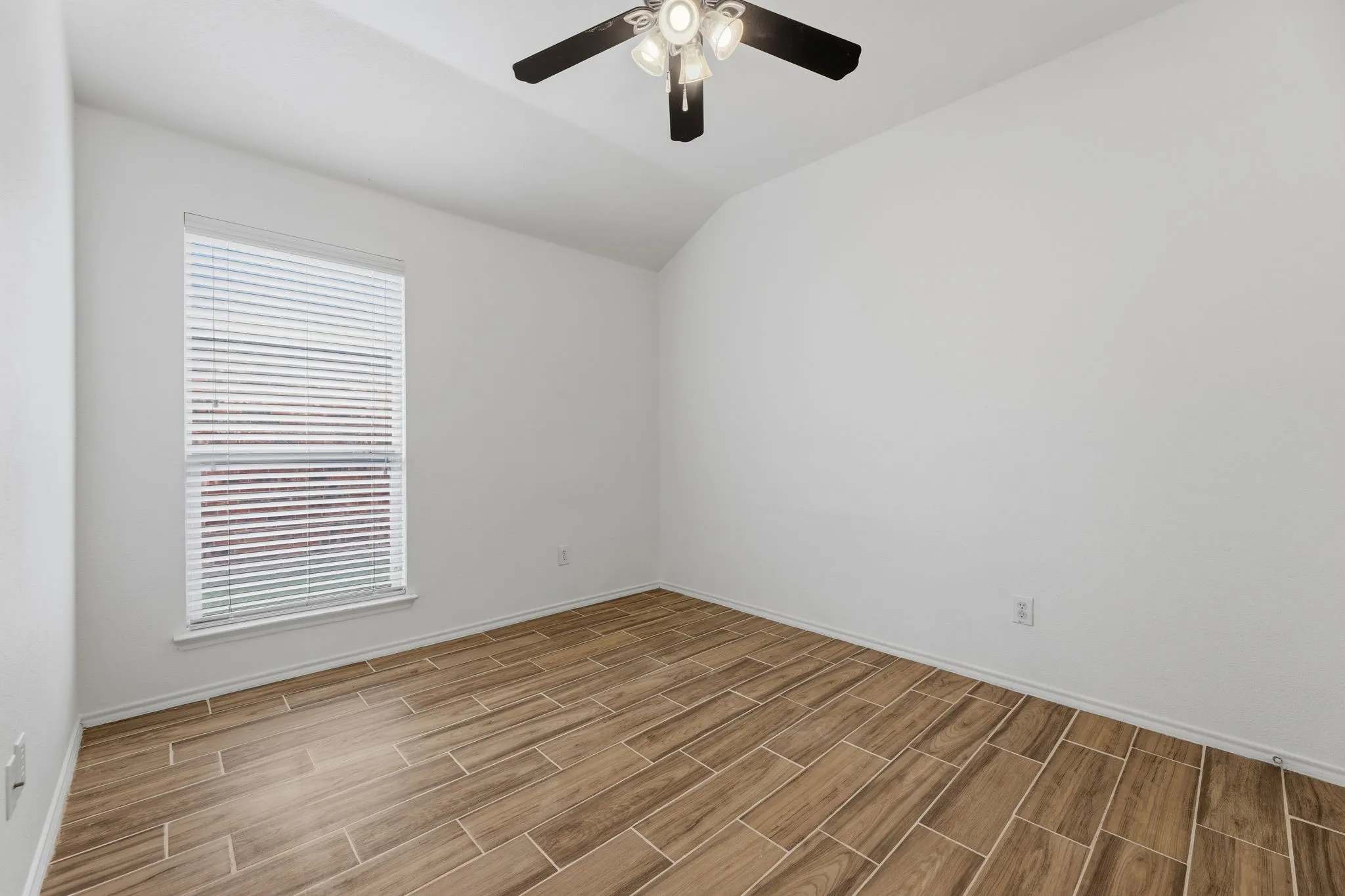 Single Family Residence For Rent in Collin County , 1011 Meadow Green Court, Princeton, Texas 75407, 3 Bedroom, 2 Bathroom, 2 Garage spaces, 1,580 Sqft, built in 2012, mls#21293835, Real Estate Agent in Princeton, Homes For Rent in Collin county, Homes For Rent in Princeton, Realtor in Princeton Texas, Real Estate Brokerage Independent Realty Texas, Luminita Cordes Realtor