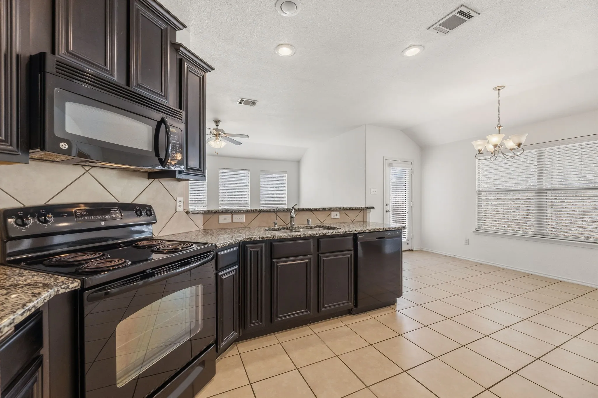 Single Family Residence For Rent in Collin County , 1011 Meadow Green Court, Princeton, Texas 75407, 3 Bedroom, 2 Bathroom, 2 Garage spaces, 1,580 Sqft, built in 2012, mls#21293835, Real Estate Agent in Princeton, Homes For Rent in Collin county, Homes For Rent in Princeton, Realtor in Princeton Texas, Real Estate Brokerage Independent Realty Texas, Luminita Cordes Realtor