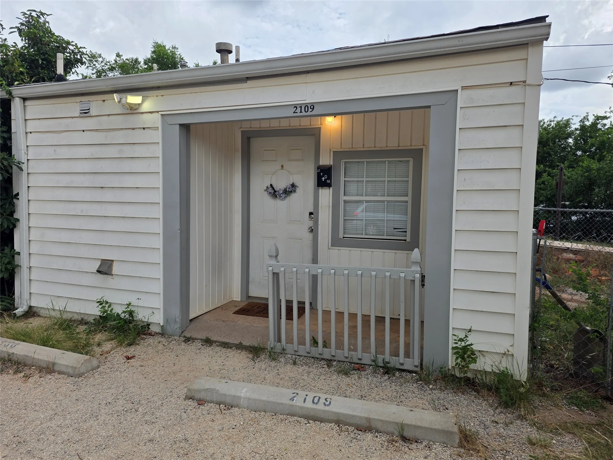 Duplex For Rent in Taylor County , 1350 Lillius Street, Abilene, Texas 79603, 1 Bedroom, 1 Bathroom, Garage spaces, 1,076 Sqft, built in 1949, Price $2,000, mls#21293839, Real Estate Agent in Abilene, Homes For Rent in Taylor county, Homes For Rent in Abilene, Realtor in Abilene Texas, Real Estate Brokerage Independent Realty Texas, Luminita Cordes Realtor