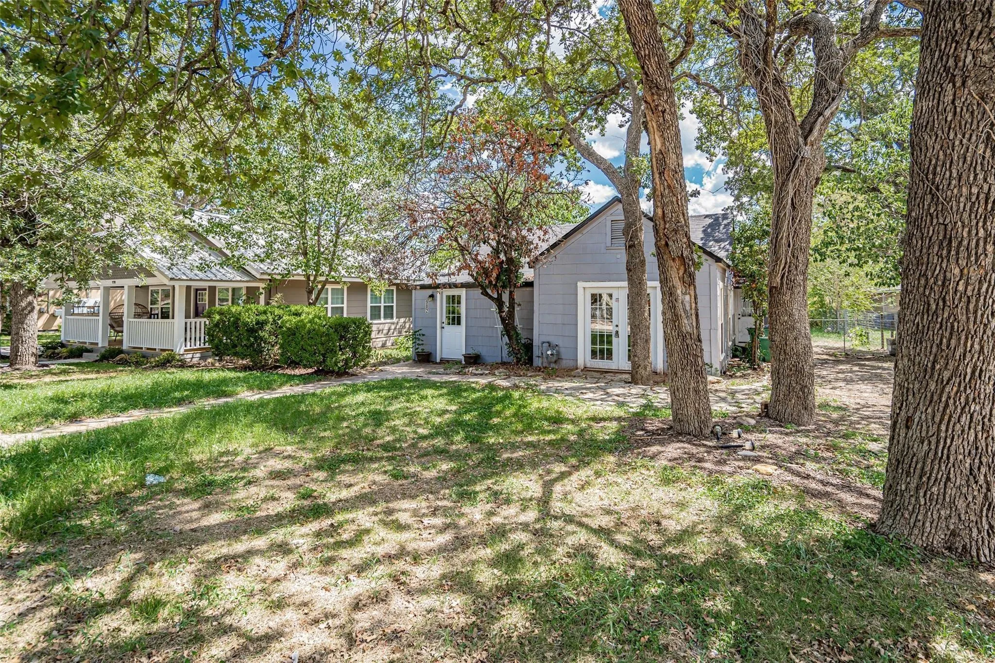 Single Family Residence For Rent in Erath County , 982 W Tarleton Street, Stephenville, Texas 76401, 4 Bedroom, 2 Bathroom, Garage spaces, 1,362 Sqft, built in 1940, mls#21293840, Real Estate Agent in Stephenville, Homes For Rent in Erath county, Homes For Rent in Stephenville, Realtor in Stephenville Texas, Real Estate Brokerage Independent Realty Texas, Luminita Cordes Realtor