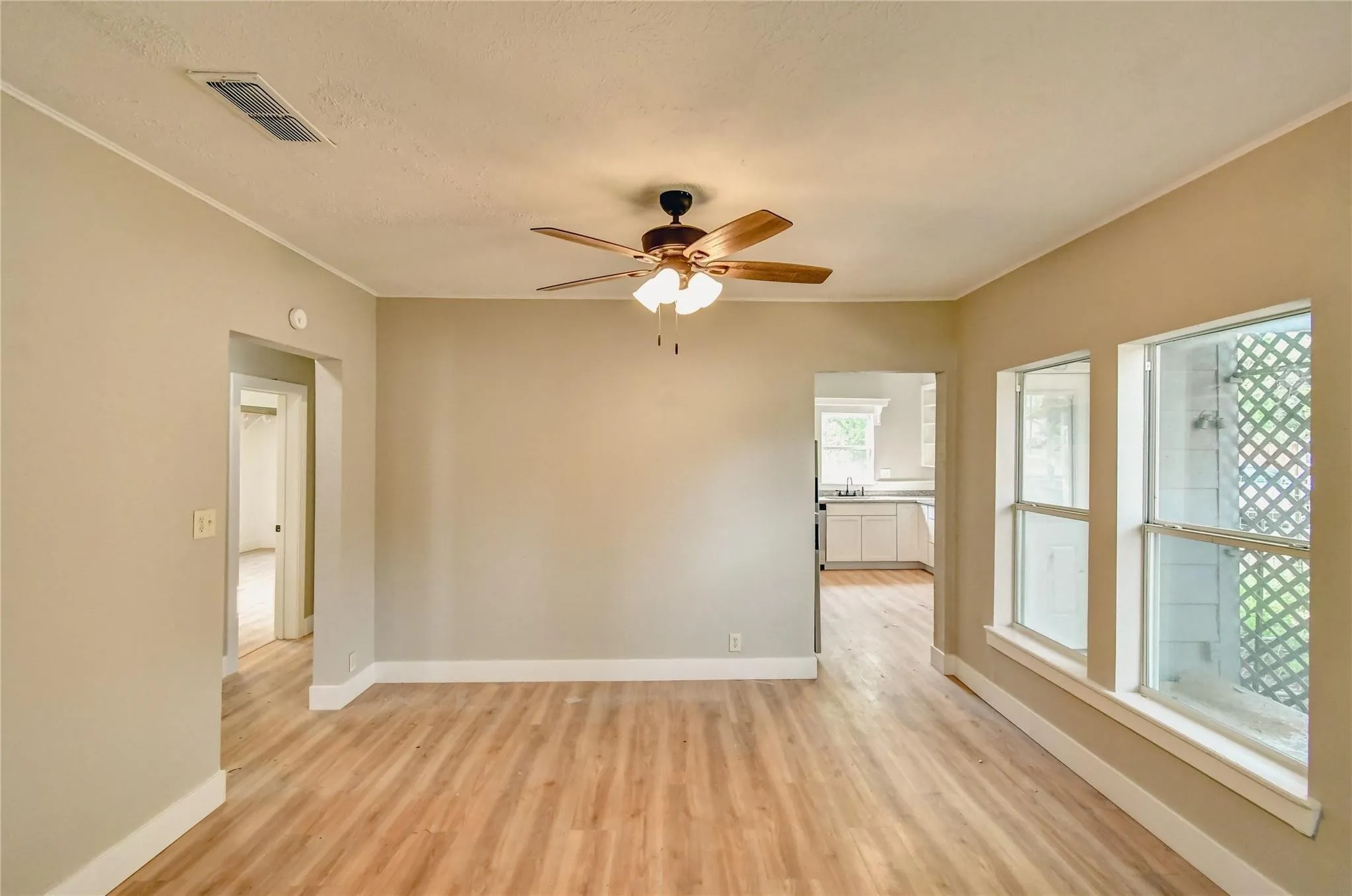 Single Family Residence For Rent in Erath County , 982 W Tarleton Street, Stephenville, Texas 76401, 4 Bedroom, 2 Bathroom, Garage spaces, 1,362 Sqft, built in 1940, mls#21293840, Real Estate Agent in Stephenville, Homes For Rent in Erath county, Homes For Rent in Stephenville, Realtor in Stephenville Texas, Real Estate Brokerage Independent Realty Texas, Luminita Cordes Realtor
