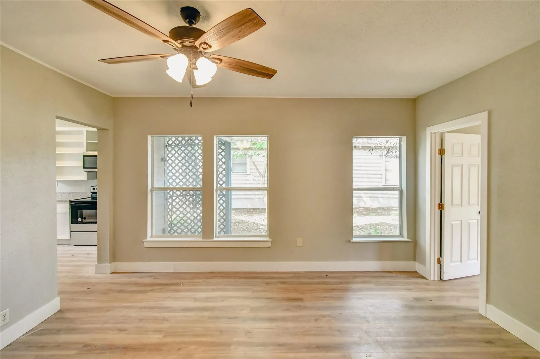Single Family Residence For Rent in Erath County , 982 W Tarleton Street, Stephenville, Texas 76401, 4 Bedroom, 2 Bathroom, Garage spaces, 1,362 Sqft, built in 1940, mls#21293840, Real Estate Agent in Stephenville, Homes For Rent in Erath county, Homes For Rent in Stephenville, Realtor in Stephenville Texas, Real Estate Brokerage Independent Realty Texas, Luminita Cordes Realtor