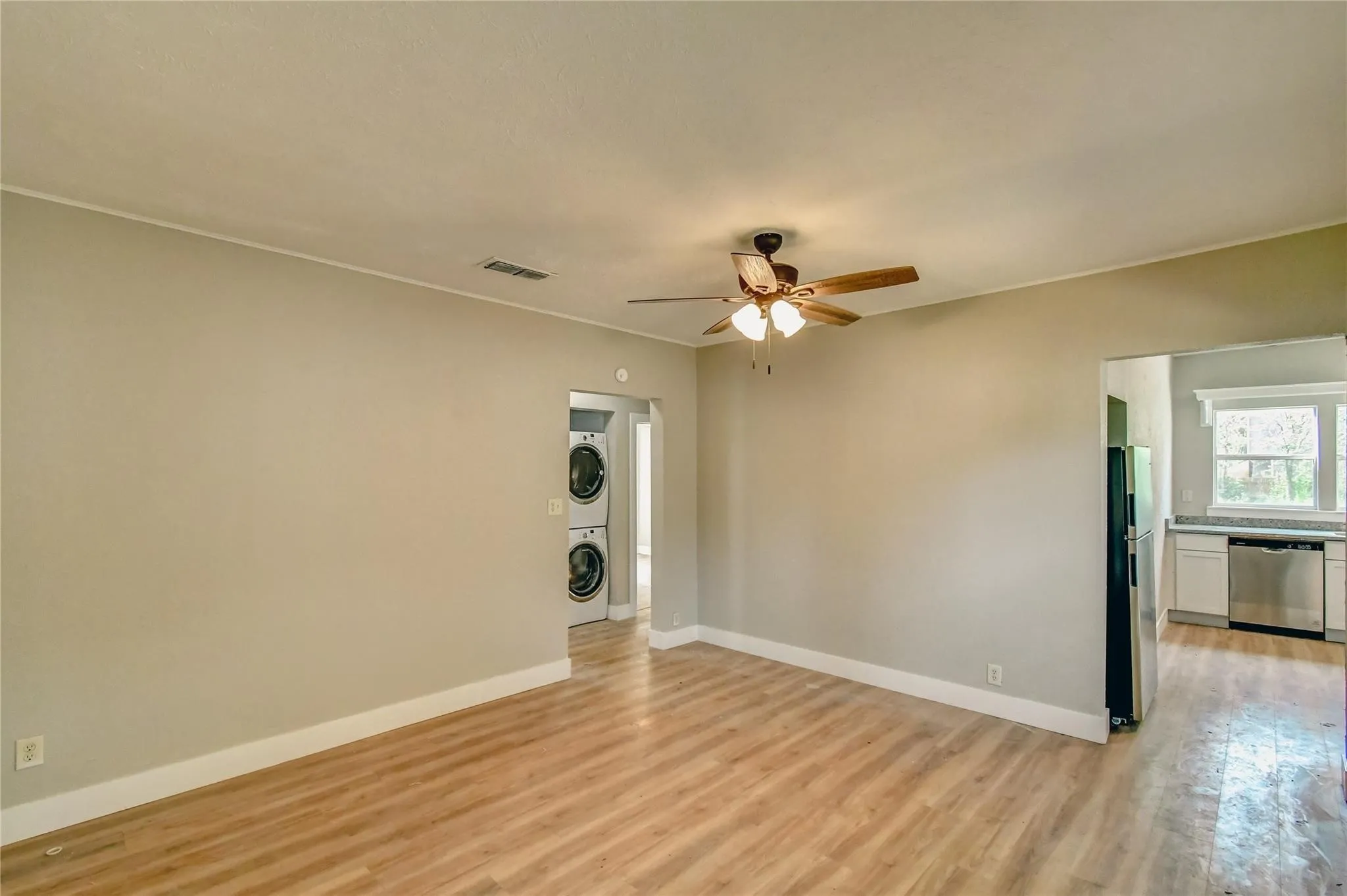 Single Family Residence For Rent in Erath County , 982 W Tarleton Street, Stephenville, Texas 76401, 4 Bedroom, 2 Bathroom, Garage spaces, 1,362 Sqft, built in 1940, mls#21293840, Real Estate Agent in Stephenville, Homes For Rent in Erath county, Homes For Rent in Stephenville, Realtor in Stephenville Texas, Real Estate Brokerage Independent Realty Texas, Luminita Cordes Realtor
