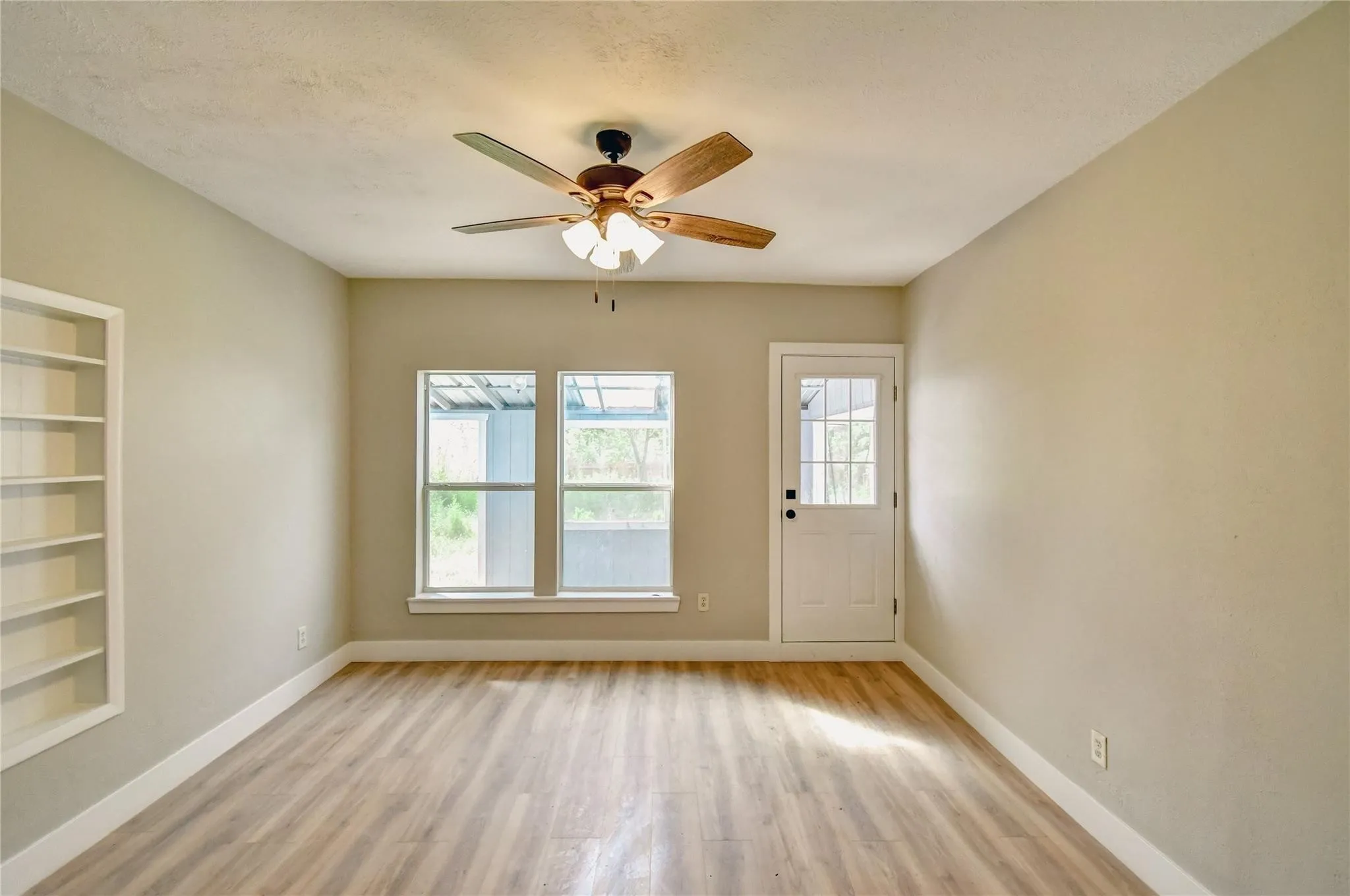 Single Family Residence For Rent in Erath County , 982 W Tarleton Street, Stephenville, Texas 76401, 4 Bedroom, 2 Bathroom, Garage spaces, 1,362 Sqft, built in 1940, mls#21293840, Real Estate Agent in Stephenville, Homes For Rent in Erath county, Homes For Rent in Stephenville, Realtor in Stephenville Texas, Real Estate Brokerage Independent Realty Texas, Luminita Cordes Realtor