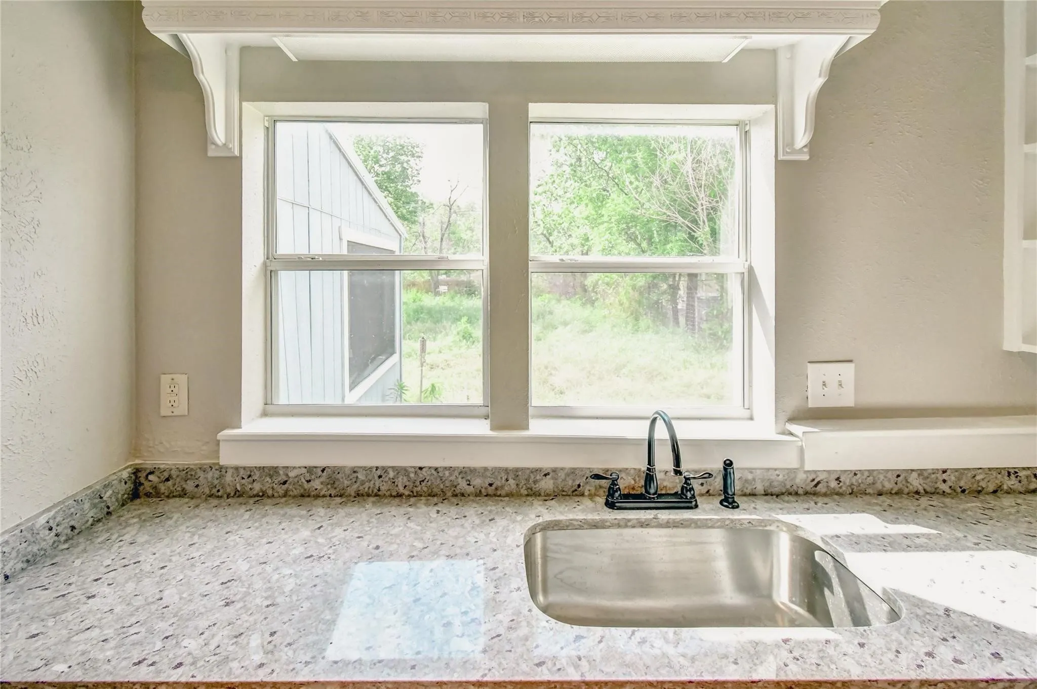 Single Family Residence For Rent in Erath County , 982 W Tarleton Street, Stephenville, Texas 76401, 4 Bedroom, 2 Bathroom, Garage spaces, 1,362 Sqft, built in 1940, mls#21293840, Real Estate Agent in Stephenville, Homes For Rent in Erath county, Homes For Rent in Stephenville, Realtor in Stephenville Texas, Real Estate Brokerage Independent Realty Texas, Luminita Cordes Realtor