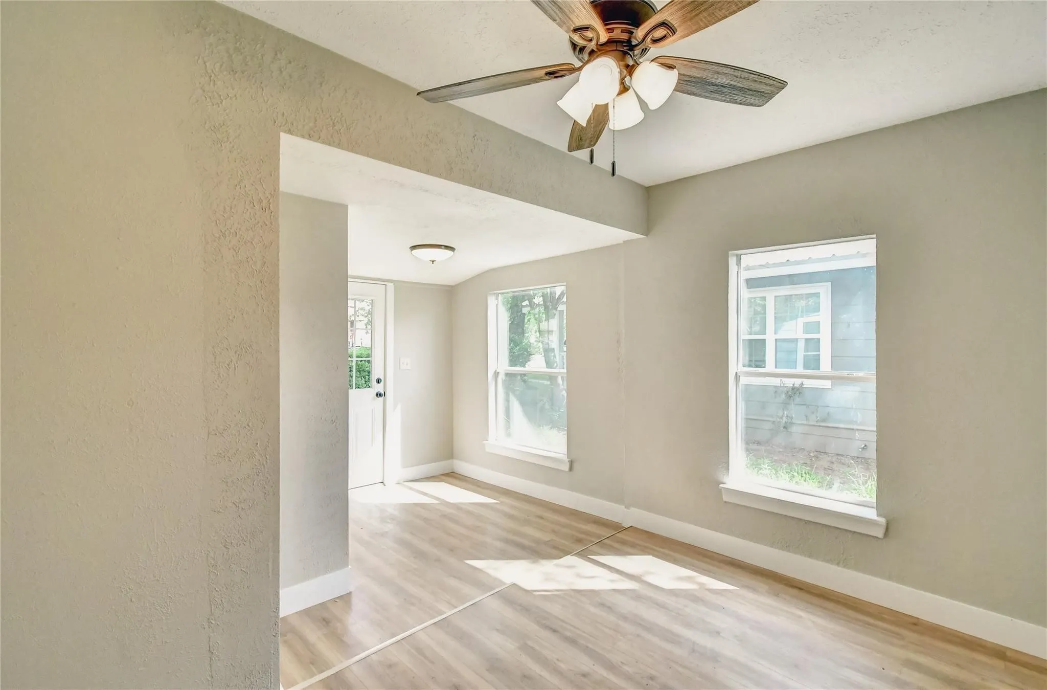 Single Family Residence For Rent in Erath County , 982 W Tarleton Street, Stephenville, Texas 76401, 4 Bedroom, 2 Bathroom, Garage spaces, 1,362 Sqft, built in 1940, mls#21293840, Real Estate Agent in Stephenville, Homes For Rent in Erath county, Homes For Rent in Stephenville, Realtor in Stephenville Texas, Real Estate Brokerage Independent Realty Texas, Luminita Cordes Realtor