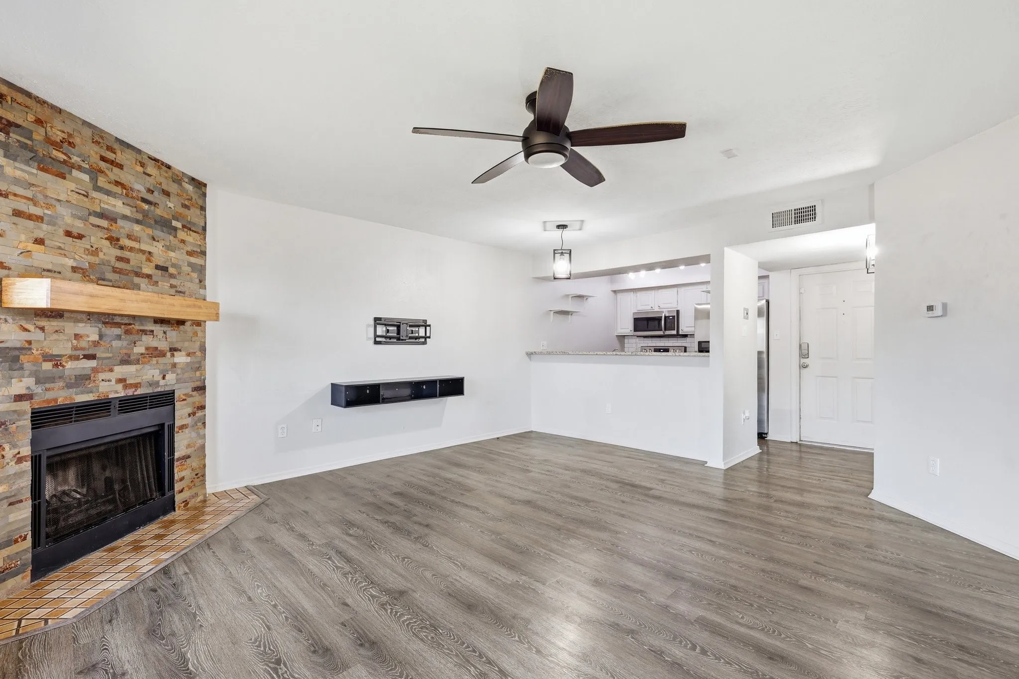 Condominium For Sale in Dallas County , 11470 Audelia Road 158, Dallas, Texas 75243, 1 Bedroom, 1 Bathroom, Garage spaces, 730 Sqft, built in 1983, mls#21292894, Real Estate Agent in Dallas, Homes For Sale in Dallas county, Homes For Sale in Dallas, Realtor in Dallas Texas, Real Estate Brokerage Independent Realty Texas, Luminita Cordes Realtor