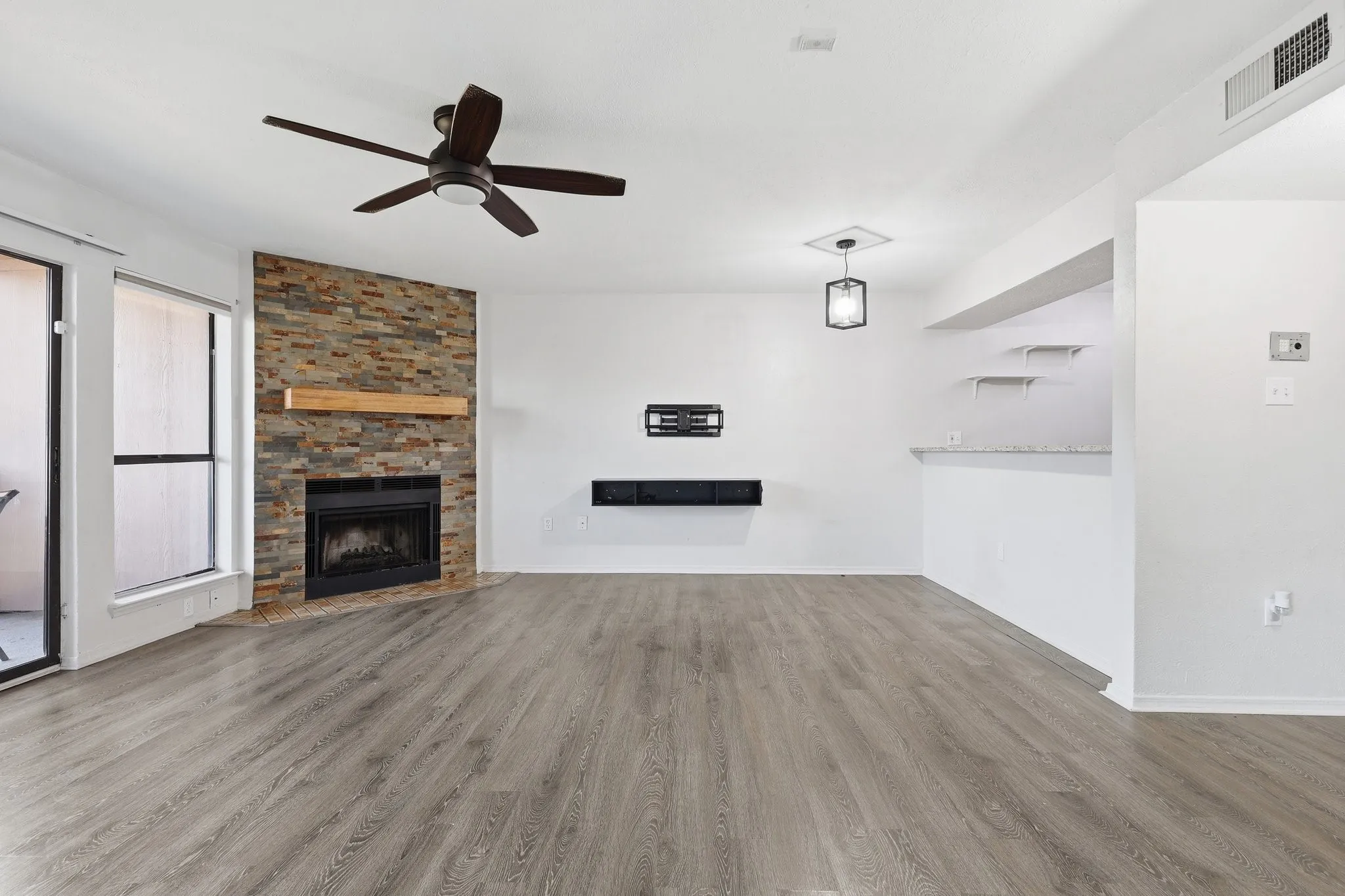 Condominium For Sale in Dallas County , 11470 Audelia Road 158, Dallas, Texas 75243, 1 Bedroom, 1 Bathroom, Garage spaces, 730 Sqft, built in 1983, mls#21292894, Real Estate Agent in Dallas, Homes For Sale in Dallas county, Homes For Sale in Dallas, Realtor in Dallas Texas, Real Estate Brokerage Independent Realty Texas, Luminita Cordes Realtor