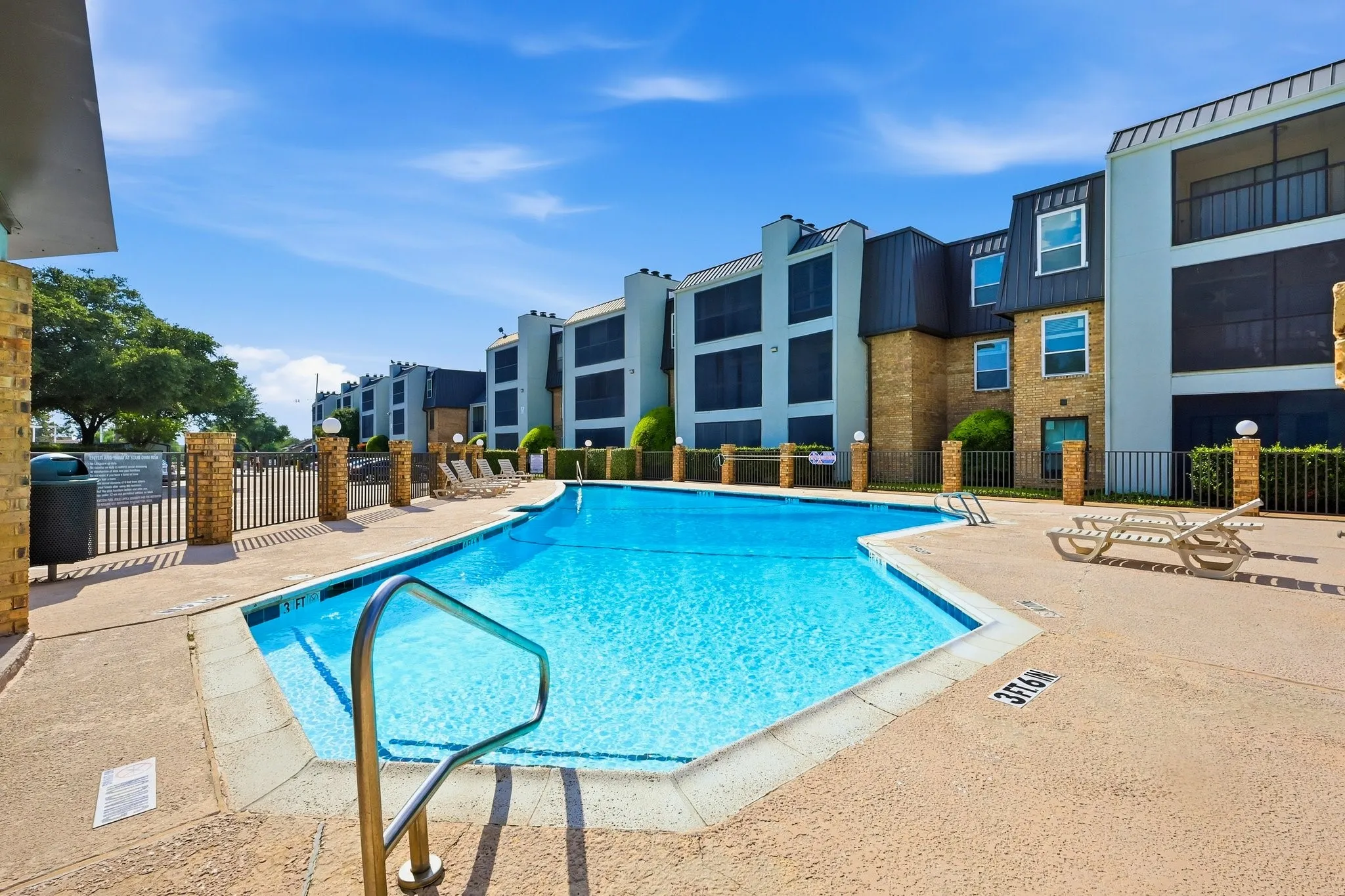 Condominium For Sale in Dallas County , 11470 Audelia Road 158, Dallas, Texas 75243, 1 Bedroom, 1 Bathroom, Garage spaces, 730 Sqft, built in 1983, mls#21292894, Real Estate Agent in Dallas, Homes For Sale in Dallas county, Homes For Sale in Dallas, Realtor in Dallas Texas, Real Estate Brokerage Independent Realty Texas, Luminita Cordes Realtor