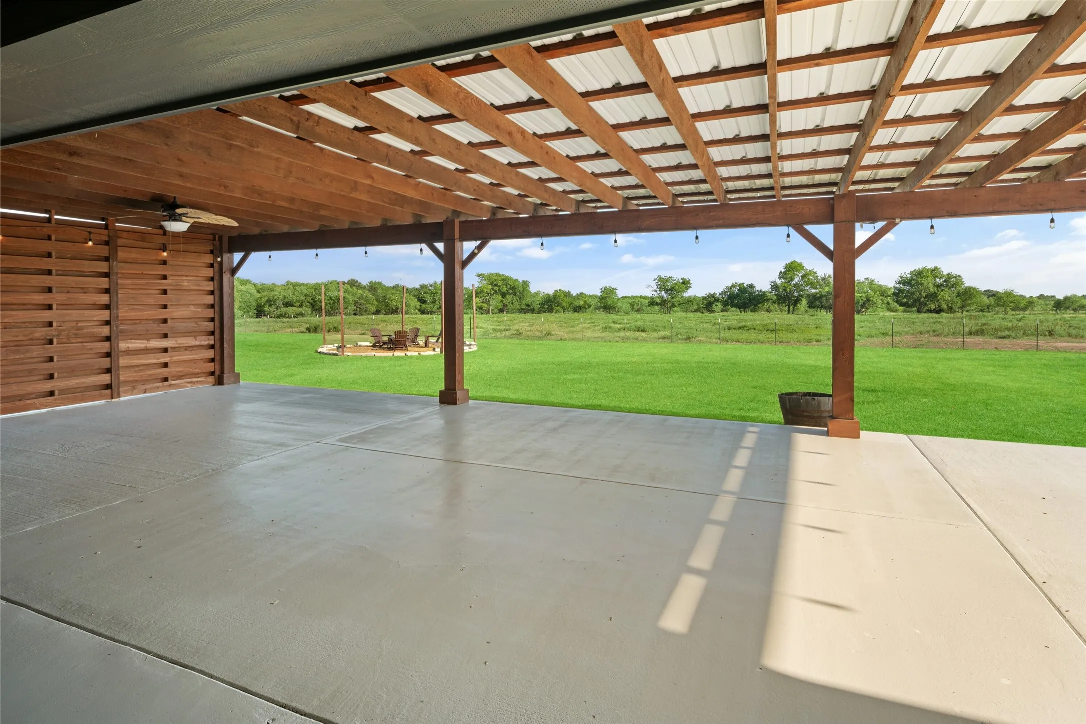 Single Family Residence For Sale in Grayson County , 1019 Vaughan Lane, Tioga, Texas 76271, 4 Bedroom, 3 Bathroom, 2 Garage spaces, 2,284 Sqft, built in 2009, mls#21293844, Real Estate Agent in Tioga, Homes For Sale in Grayson county, Homes For Sale in Tioga, Realtor in Tioga Texas, Real Estate Brokerage Independent Realty Texas, Luminita Cordes Realtor
