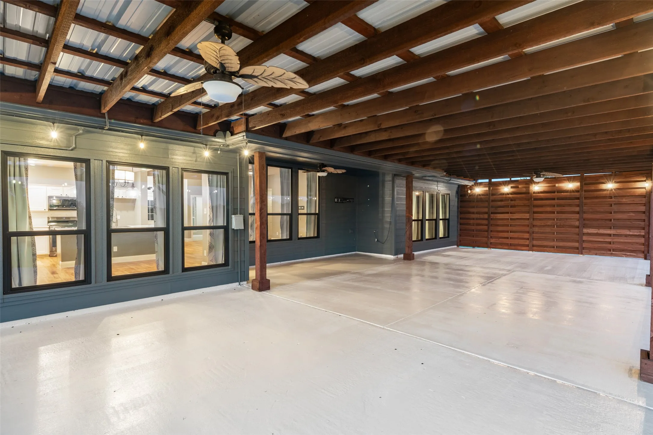 Single Family Residence For Sale in Grayson County , 1019 Vaughan Lane, Tioga, Texas 76271, 4 Bedroom, 3 Bathroom, 2 Garage spaces, 2,284 Sqft, built in 2009, mls#21293844, Real Estate Agent in Tioga, Homes For Sale in Grayson county, Homes For Sale in Tioga, Realtor in Tioga Texas, Real Estate Brokerage Independent Realty Texas, Luminita Cordes Realtor