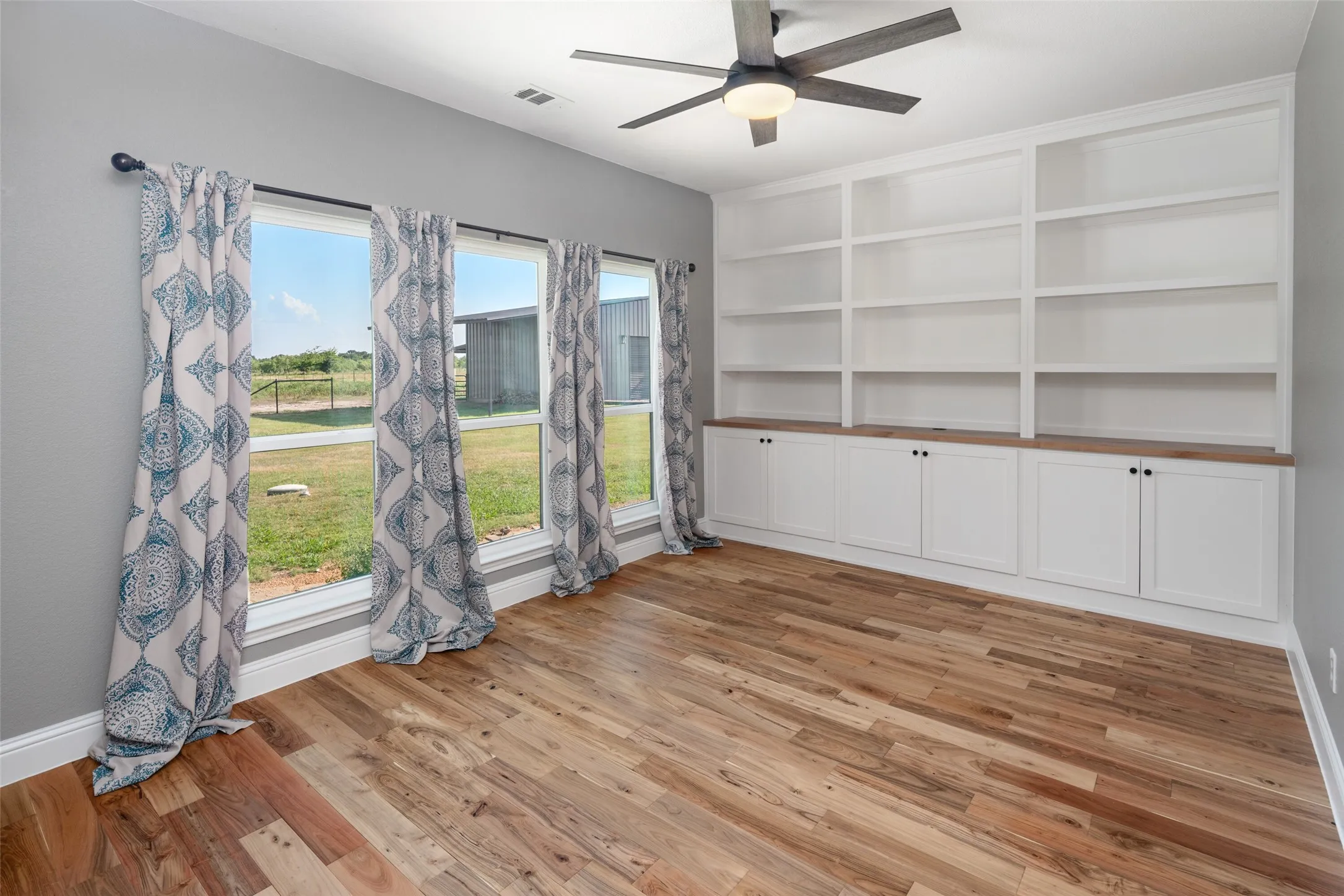 Single Family Residence For Sale in Grayson County , 1019 Vaughan Lane, Tioga, Texas 76271, 4 Bedroom, 3 Bathroom, 2 Garage spaces, 2,284 Sqft, built in 2009, mls#21293844, Real Estate Agent in Tioga, Homes For Sale in Grayson county, Homes For Sale in Tioga, Realtor in Tioga Texas, Real Estate Brokerage Independent Realty Texas, Luminita Cordes Realtor