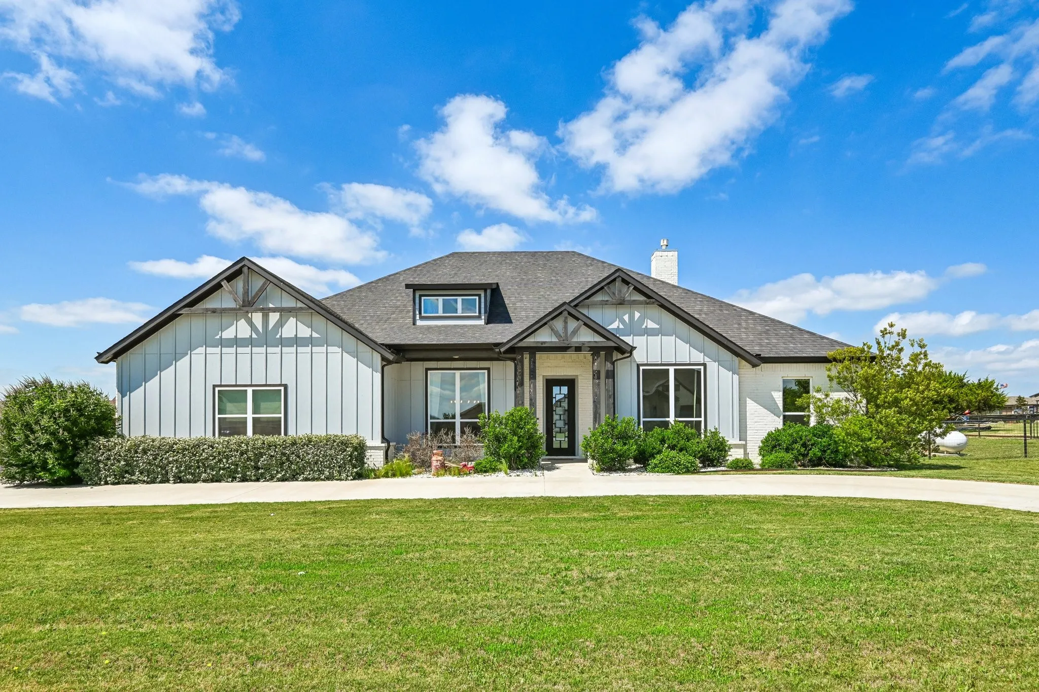 Single Family Residence For Sale in Johnson County , 6517 Leo Lane, Godley, Texas 76044, 4 Bedroom, 3 Bathroom, 3 Garage spaces, 2,918 Sqft, built in 2021, mls#21293429, Real Estate Agent in Godley, Homes For Sale in Johnson county, Homes For Sale in Godley, Realtor in Godley Texas, Real Estate Brokerage Independent Realty Texas, Luminita Cordes Realtor