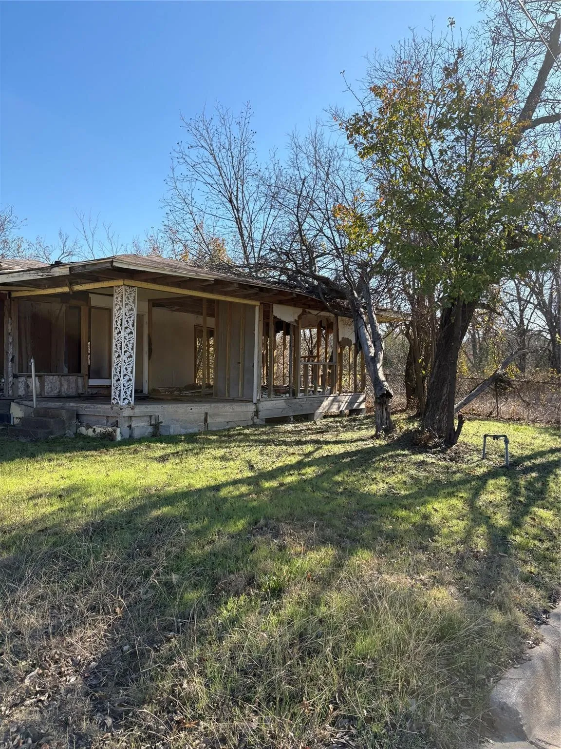 Single Family Residence For Sale in Palo Pinto County , 1007 2nd Avenue SE, Mineral Wells, Texas 76067, 0, 0, Garage spaces, 1,416 Sqft, built in 1960, Price $39,999, mls#21293851, Real Estate Agent in Mineral Wells, Homes For Sale in Palo Pinto county, Homes For Sale in Mineral Wells, Realtor in Mineral Wells Texas, Real Estate Brokerage Independent Realty Texas, Luminita Cordes Realtor