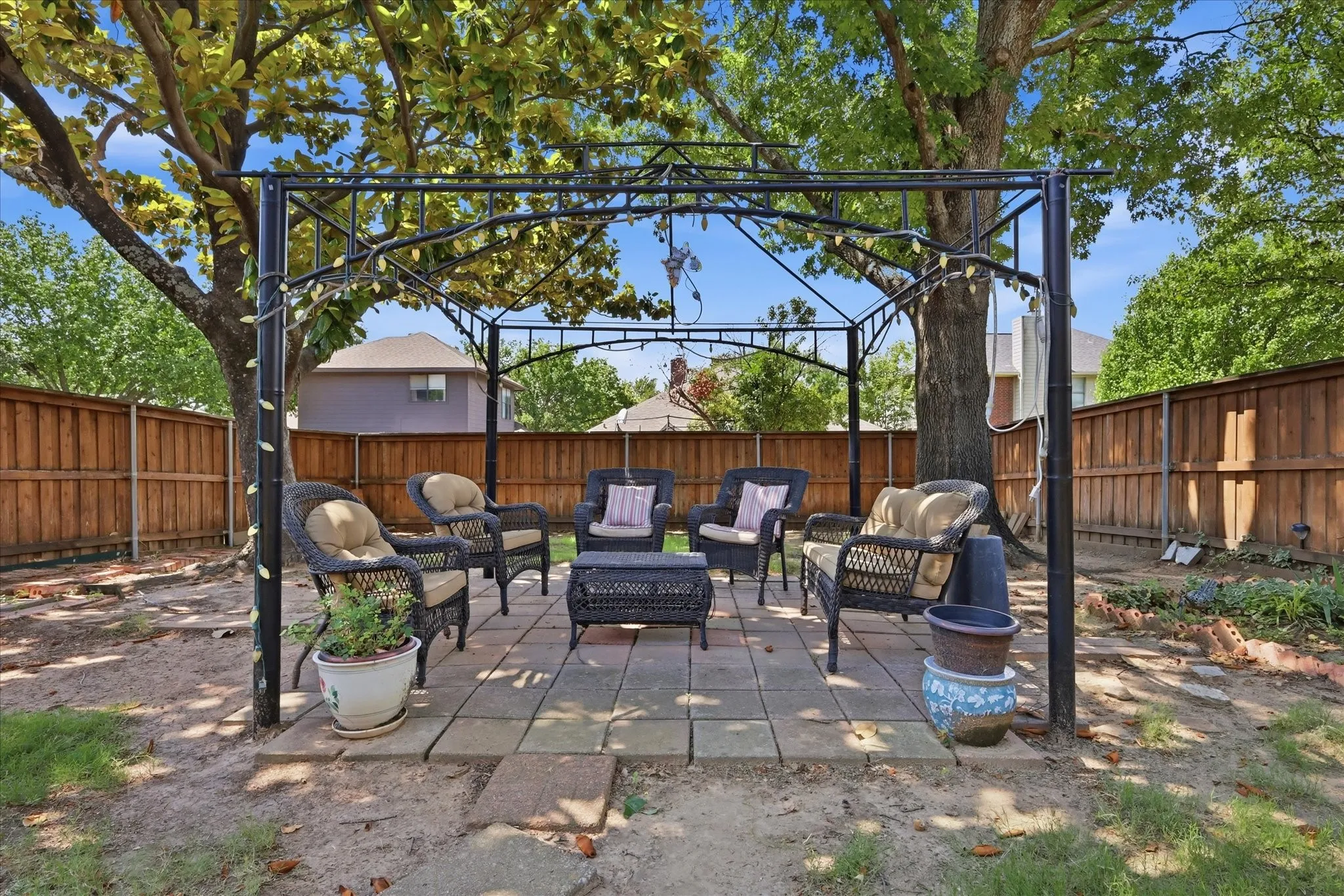 Single Family Residence For Sale in Collin County , 2315 Rockhill Road, Mc Kinney, Texas 75072, 3 Bedroom, 3 Bathroom, 2 Garage spaces, 1,900 Sqft, built in 1991, mls#21293252, Real Estate Agent in Mc Kinney, Homes For Sale in Collin county, Homes For Sale in Mc Kinney, Realtor in Mc Kinney Texas, Real Estate Brokerage Independent Realty Texas, Luminita Cordes Realtor