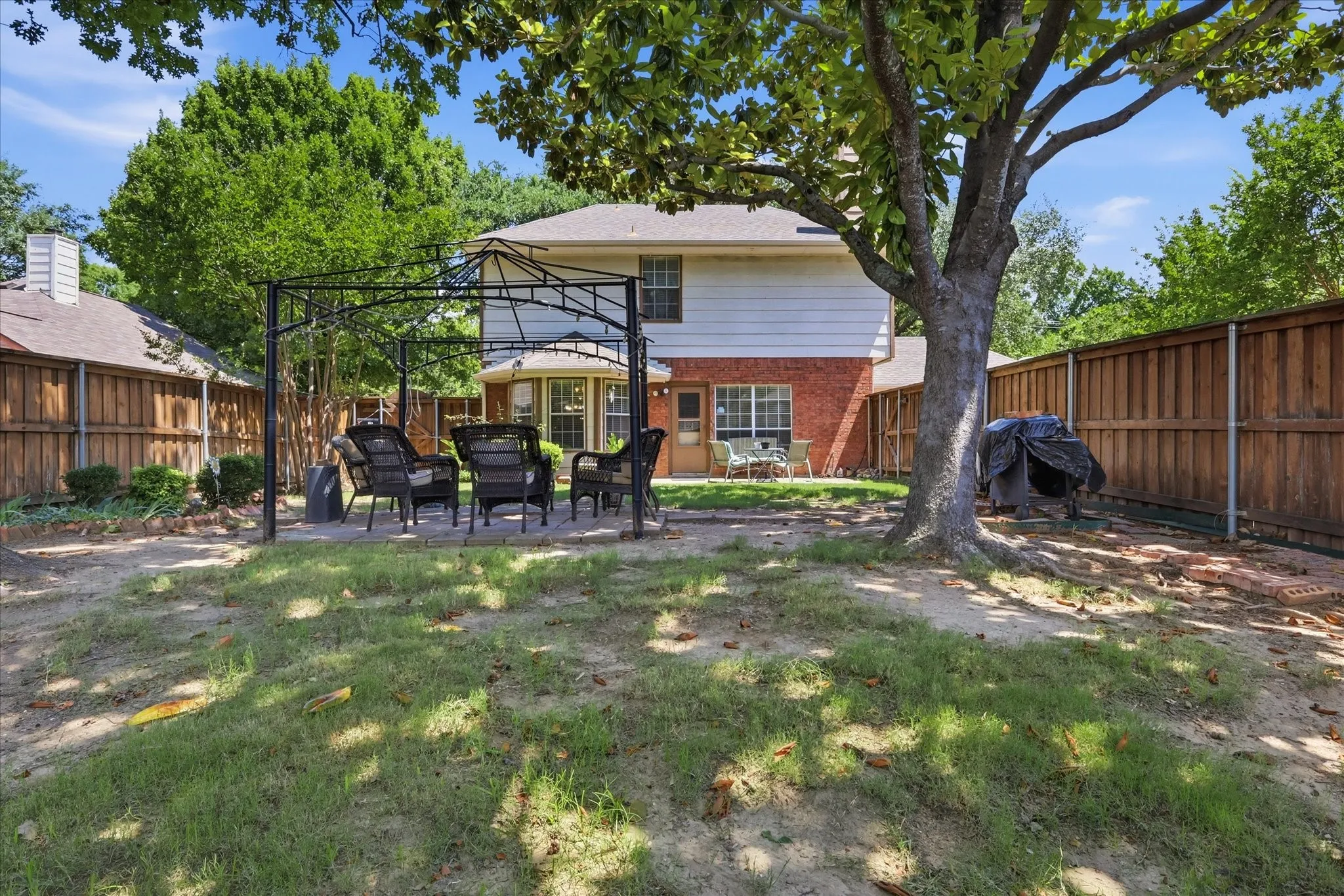 Single Family Residence For Sale in Collin County , 2315 Rockhill Road, Mc Kinney, Texas 75072, 3 Bedroom, 3 Bathroom, 2 Garage spaces, 1,900 Sqft, built in 1991, mls#21293252, Real Estate Agent in Mc Kinney, Homes For Sale in Collin county, Homes For Sale in Mc Kinney, Realtor in Mc Kinney Texas, Real Estate Brokerage Independent Realty Texas, Luminita Cordes Realtor