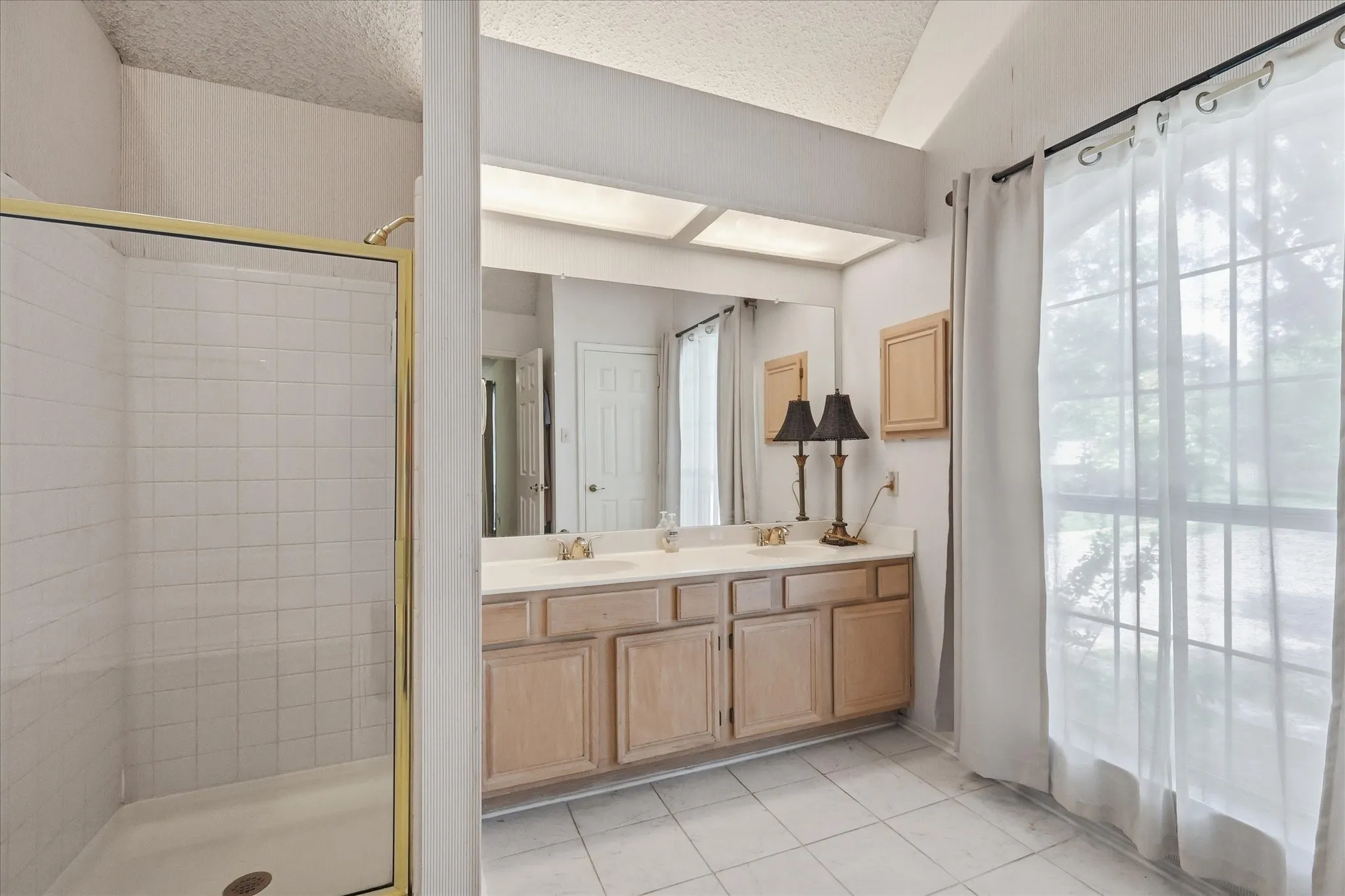 Single Family Residence For Sale in Collin County , 2315 Rockhill Road, Mc Kinney, Texas 75072, 3 Bedroom, 3 Bathroom, 2 Garage spaces, 1,900 Sqft, built in 1991, mls#21293252, Real Estate Agent in Mc Kinney, Homes For Sale in Collin county, Homes For Sale in Mc Kinney, Realtor in Mc Kinney Texas, Real Estate Brokerage Independent Realty Texas, Luminita Cordes Realtor