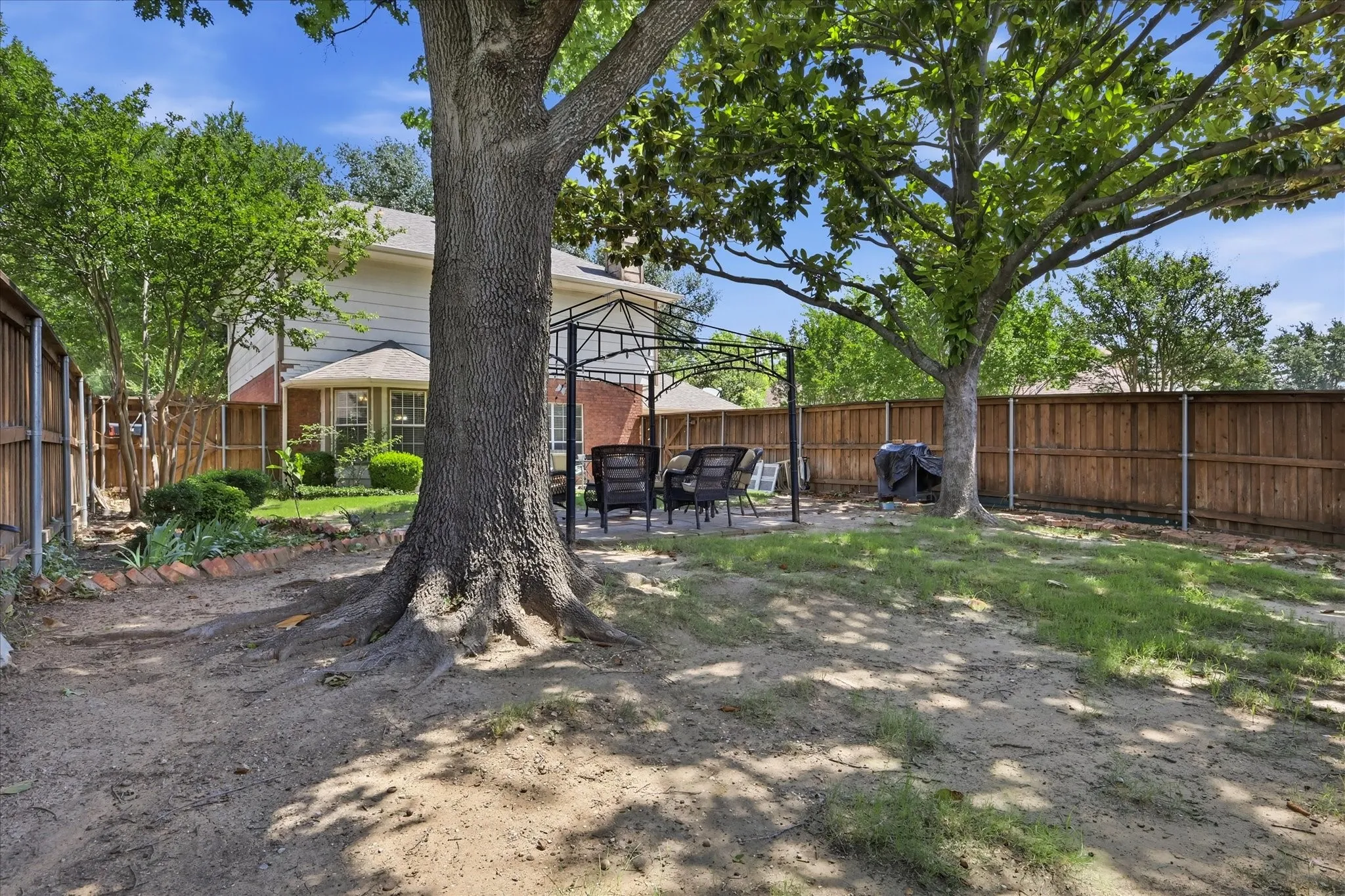 Single Family Residence For Sale in Collin County , 2315 Rockhill Road, Mc Kinney, Texas 75072, 3 Bedroom, 3 Bathroom, 2 Garage spaces, 1,900 Sqft, built in 1991, mls#21293252, Real Estate Agent in Mc Kinney, Homes For Sale in Collin county, Homes For Sale in Mc Kinney, Realtor in Mc Kinney Texas, Real Estate Brokerage Independent Realty Texas, Luminita Cordes Realtor