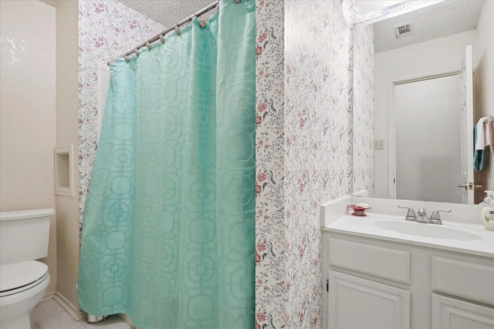 Single Family Residence For Sale in Collin County , 2315 Rockhill Road, Mc Kinney, Texas 75072, 3 Bedroom, 3 Bathroom, 2 Garage spaces, 1,900 Sqft, built in 1991, mls#21293252, Real Estate Agent in Mc Kinney, Homes For Sale in Collin county, Homes For Sale in Mc Kinney, Realtor in Mc Kinney Texas, Real Estate Brokerage Independent Realty Texas, Luminita Cordes Realtor
