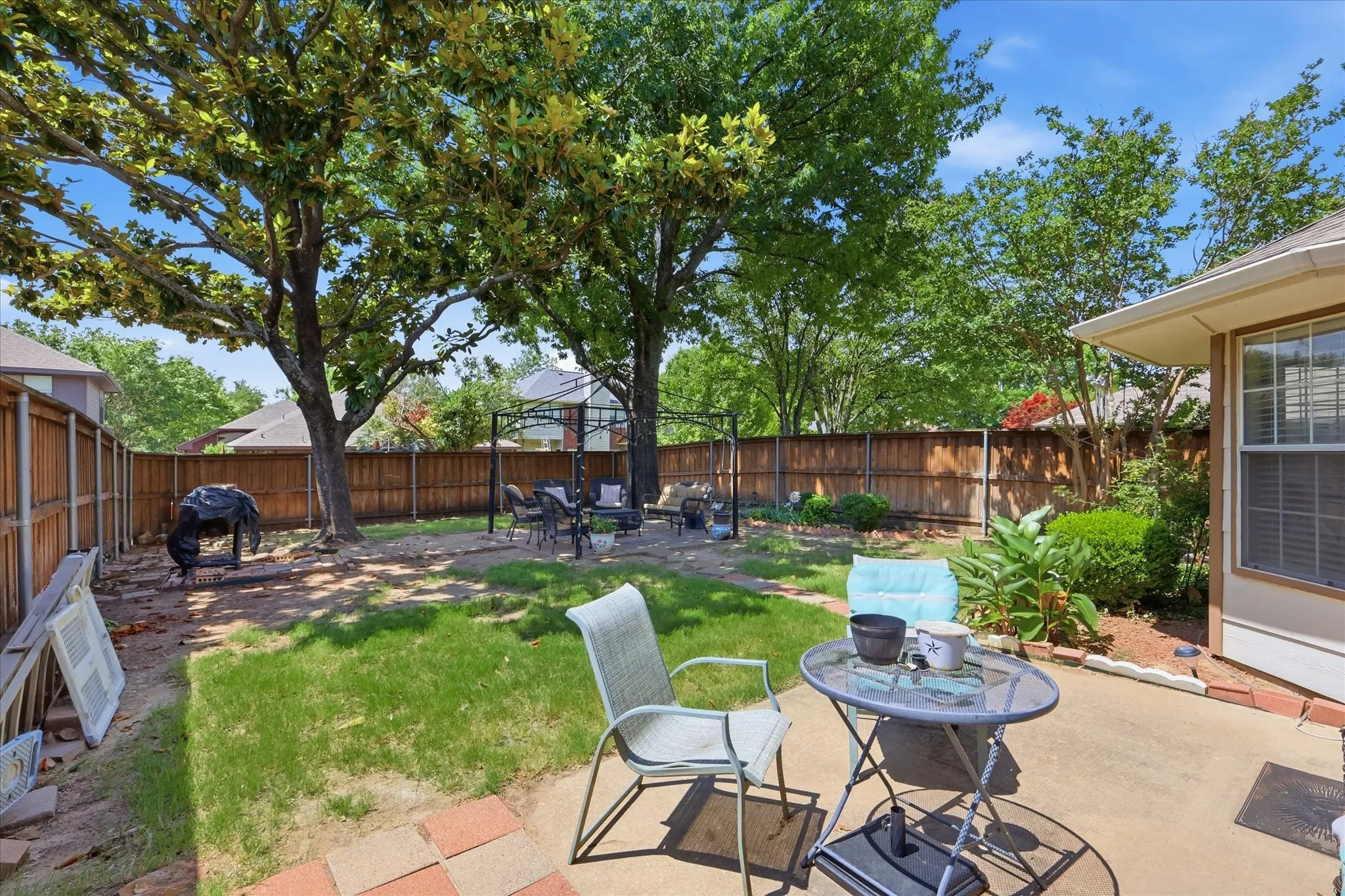 Single Family Residence For Sale in Collin County , 2315 Rockhill Road, Mc Kinney, Texas 75072, 3 Bedroom, 3 Bathroom, 2 Garage spaces, 1,900 Sqft, built in 1991, mls#21293252, Real Estate Agent in Mc Kinney, Homes For Sale in Collin county, Homes For Sale in Mc Kinney, Realtor in Mc Kinney Texas, Real Estate Brokerage Independent Realty Texas, Luminita Cordes Realtor