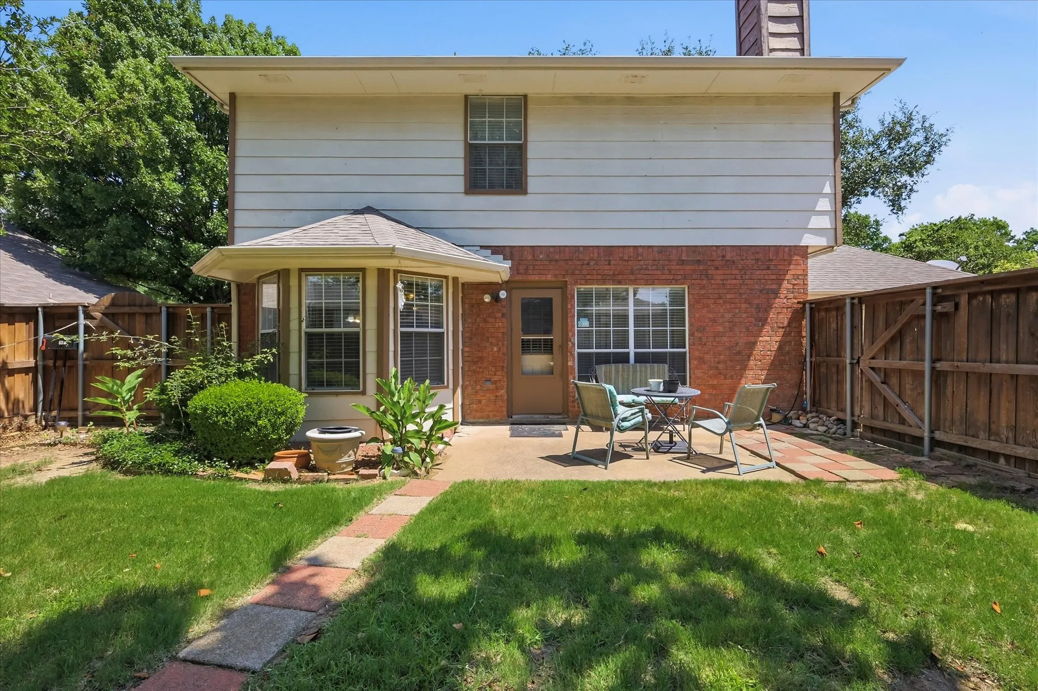 Single Family Residence For Sale in Collin County , 2315 Rockhill Road, Mc Kinney, Texas 75072, 3 Bedroom, 3 Bathroom, 2 Garage spaces, 1,900 Sqft, built in 1991, mls#21293252, Real Estate Agent in Mc Kinney, Homes For Sale in Collin county, Homes For Sale in Mc Kinney, Realtor in Mc Kinney Texas, Real Estate Brokerage Independent Realty Texas, Luminita Cordes Realtor