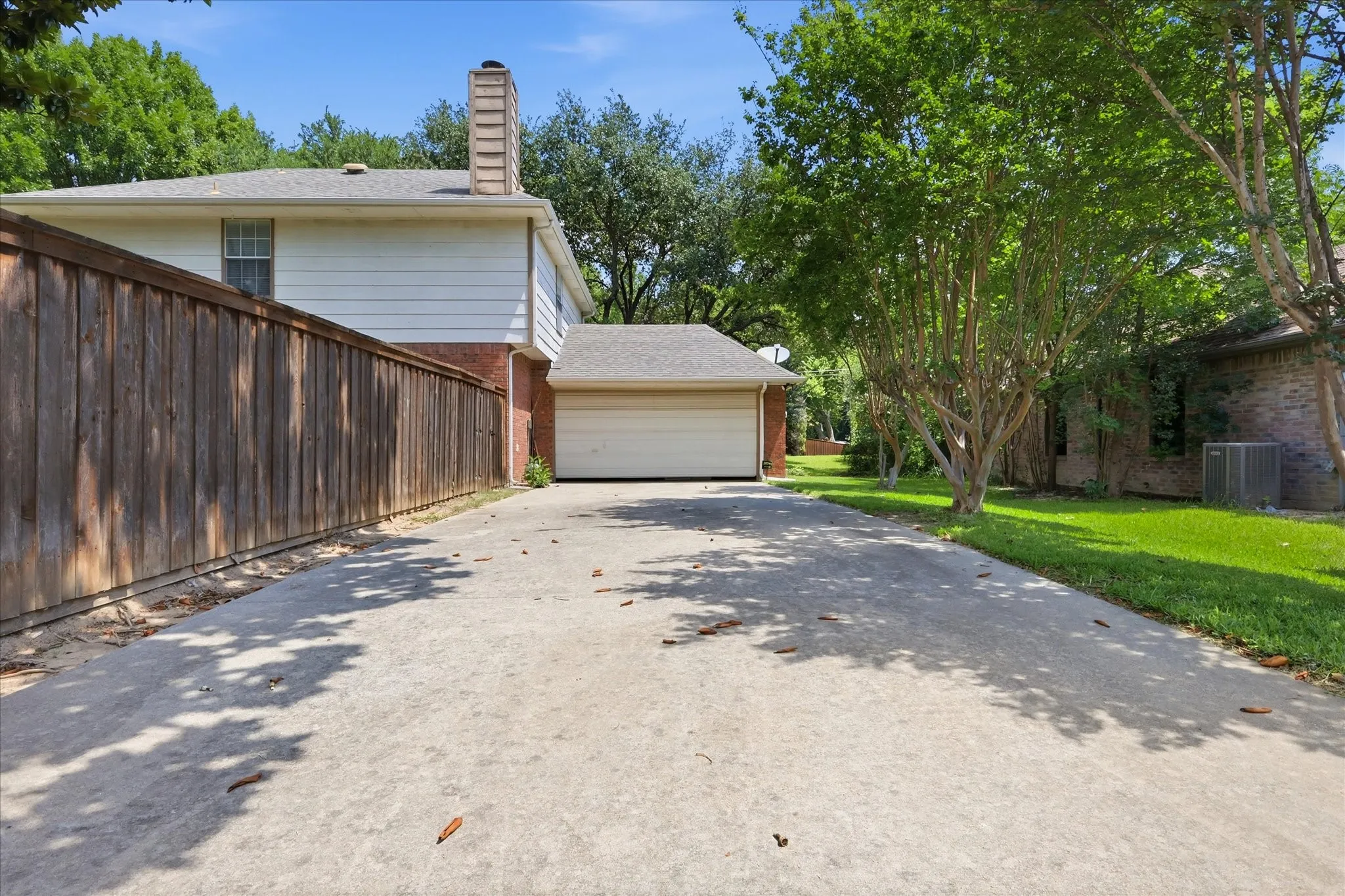 Single Family Residence For Sale in Collin County , 2315 Rockhill Road, Mc Kinney, Texas 75072, 3 Bedroom, 3 Bathroom, 2 Garage spaces, 1,900 Sqft, built in 1991, mls#21293252, Real Estate Agent in Mc Kinney, Homes For Sale in Collin county, Homes For Sale in Mc Kinney, Realtor in Mc Kinney Texas, Real Estate Brokerage Independent Realty Texas, Luminita Cordes Realtor