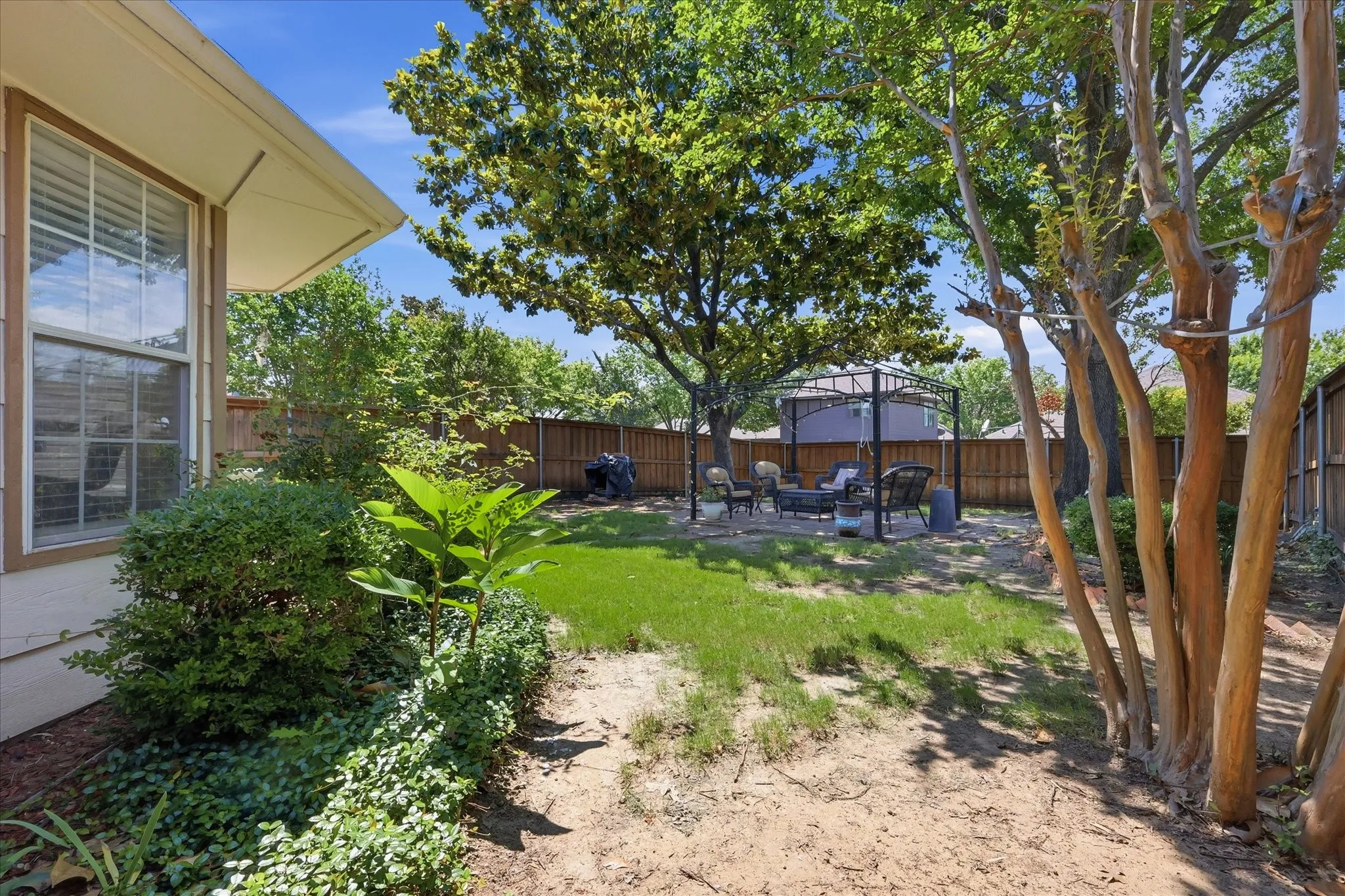 Single Family Residence For Sale in Collin County , 2315 Rockhill Road, Mc Kinney, Texas 75072, 3 Bedroom, 3 Bathroom, 2 Garage spaces, 1,900 Sqft, built in 1991, mls#21293252, Real Estate Agent in Mc Kinney, Homes For Sale in Collin county, Homes For Sale in Mc Kinney, Realtor in Mc Kinney Texas, Real Estate Brokerage Independent Realty Texas, Luminita Cordes Realtor
