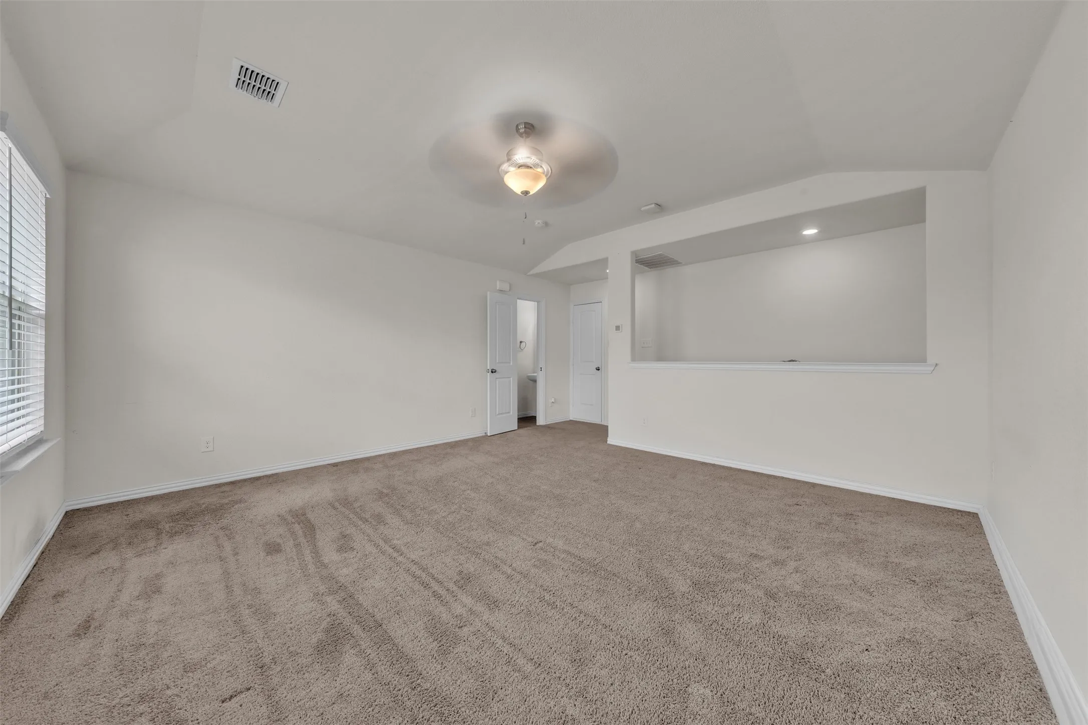 Single Family Residence For Sale in Tarrant County , 9106 Fall Creek Court, Arlington, Texas 76002, 4 Bedroom, 3 Bathroom, 2 Garage spaces, 2,234 Sqft, built in 2019, mls#21291464, Real Estate Agent in Arlington, Homes For Sale in Tarrant county, Homes For Sale in Arlington, Realtor in Arlington Texas, Real Estate Brokerage Independent Realty Texas, Luminita Cordes Realtor