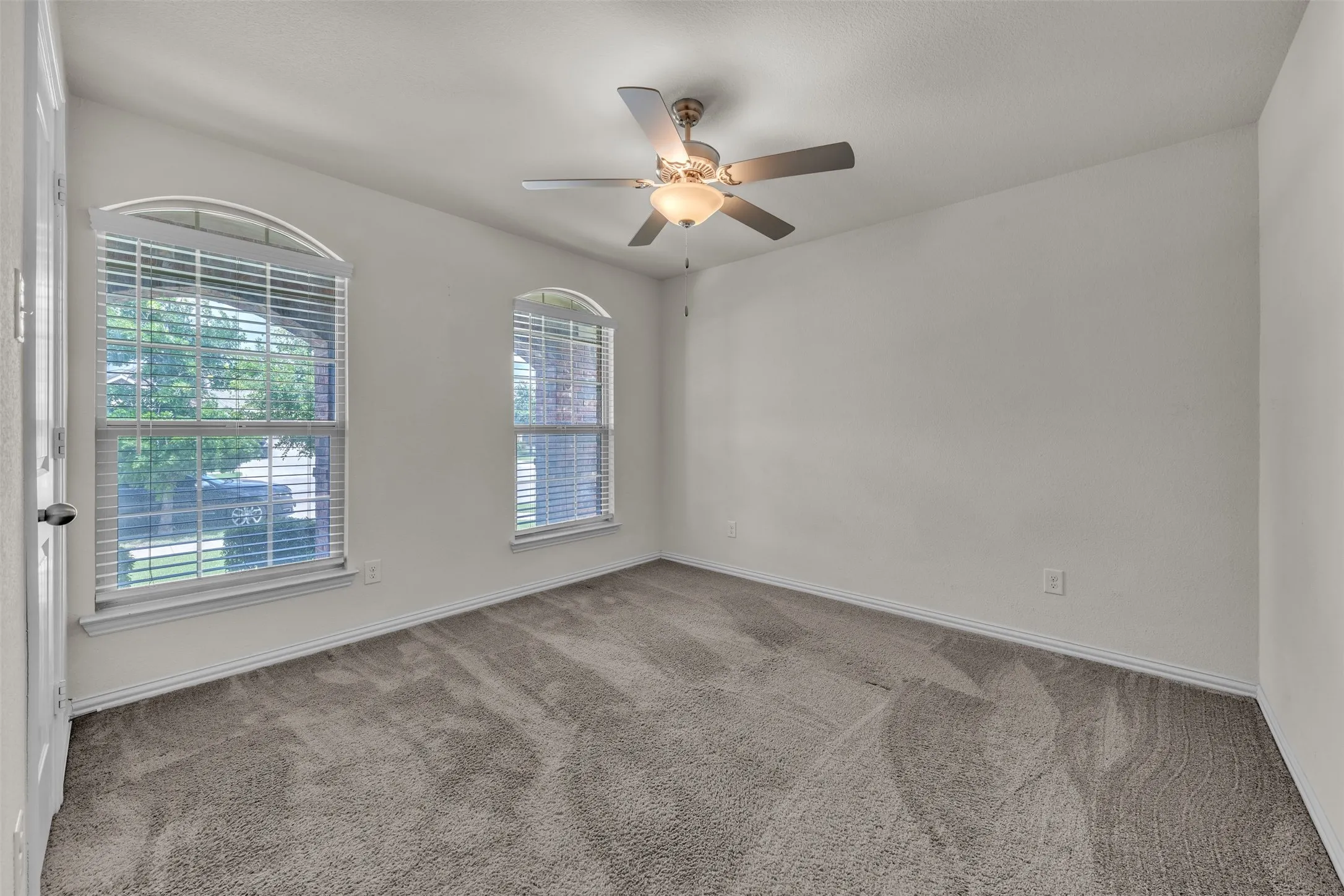 Single Family Residence For Sale in Tarrant County , 9106 Fall Creek Court, Arlington, Texas 76002, 4 Bedroom, 3 Bathroom, 2 Garage spaces, 2,234 Sqft, built in 2019, mls#21291464, Real Estate Agent in Arlington, Homes For Sale in Tarrant county, Homes For Sale in Arlington, Realtor in Arlington Texas, Real Estate Brokerage Independent Realty Texas, Luminita Cordes Realtor