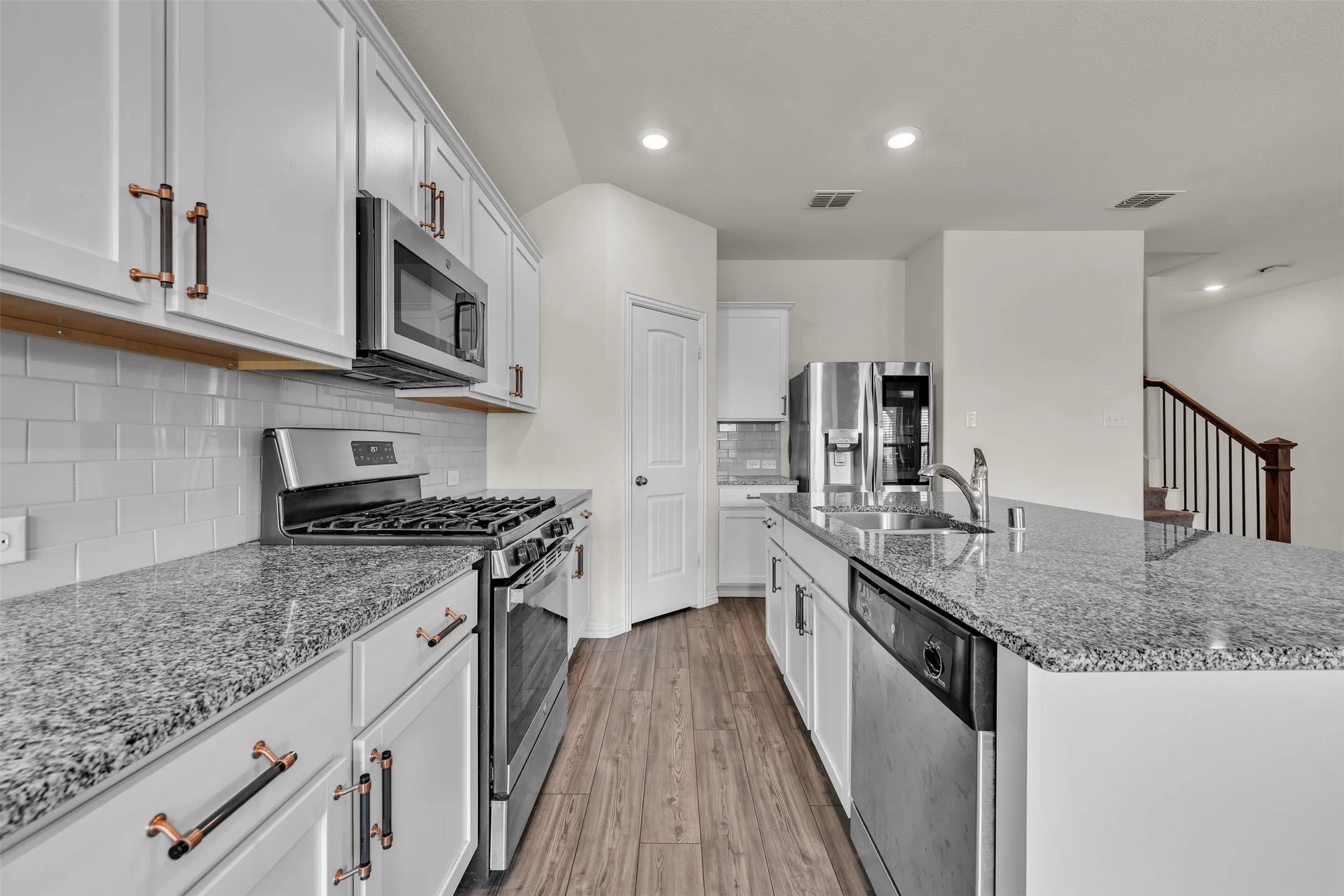 Single Family Residence For Sale in Tarrant County , 9106 Fall Creek Court, Arlington, Texas 76002, 4 Bedroom, 3 Bathroom, 2 Garage spaces, 2,234 Sqft, built in 2019, mls#21291464, Real Estate Agent in Arlington, Homes For Sale in Tarrant county, Homes For Sale in Arlington, Realtor in Arlington Texas, Real Estate Brokerage Independent Realty Texas, Luminita Cordes Realtor