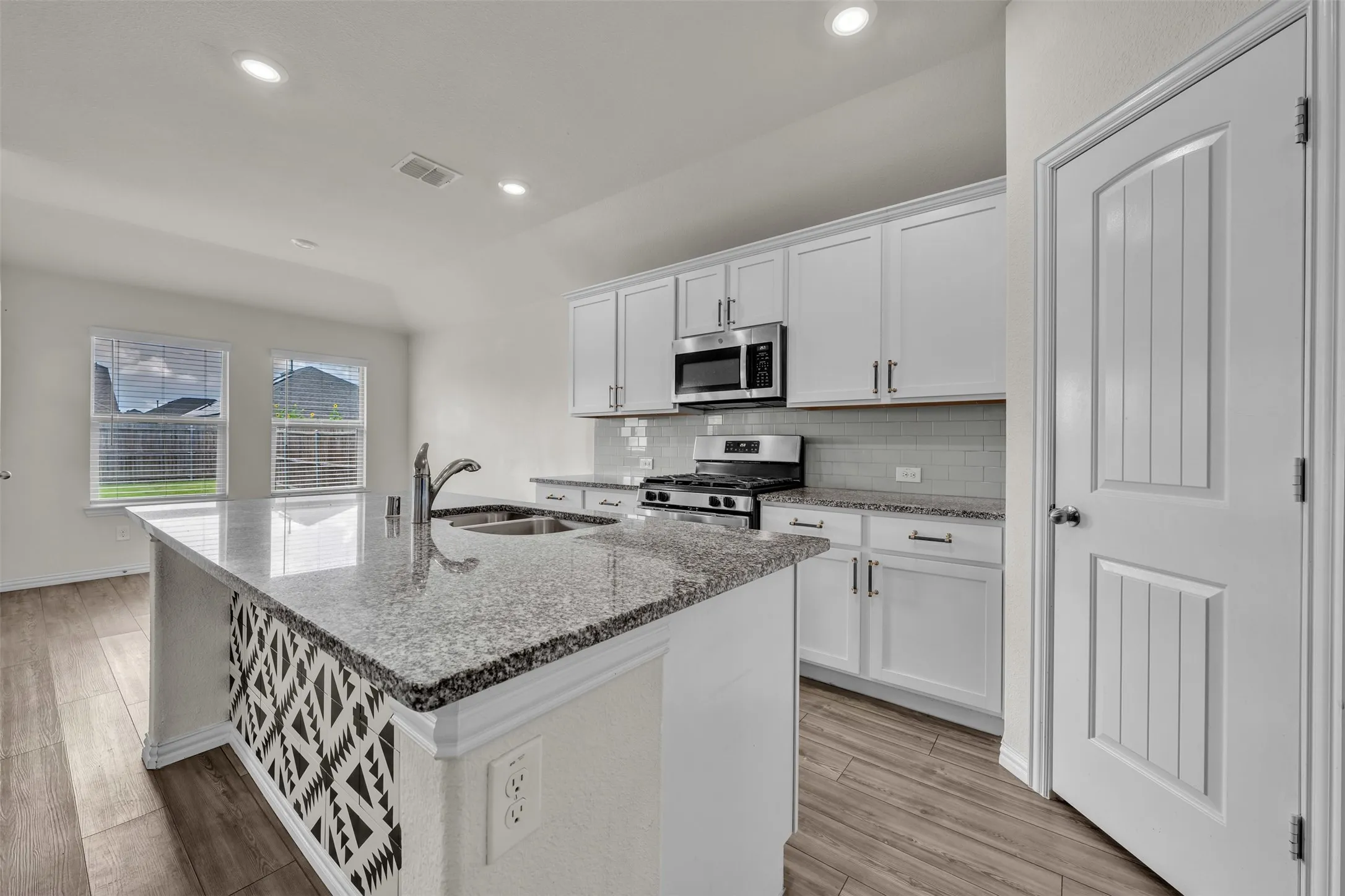 Single Family Residence For Sale in Tarrant County , 9106 Fall Creek Court, Arlington, Texas 76002, 4 Bedroom, 3 Bathroom, 2 Garage spaces, 2,234 Sqft, built in 2019, mls#21291464, Real Estate Agent in Arlington, Homes For Sale in Tarrant county, Homes For Sale in Arlington, Realtor in Arlington Texas, Real Estate Brokerage Independent Realty Texas, Luminita Cordes Realtor