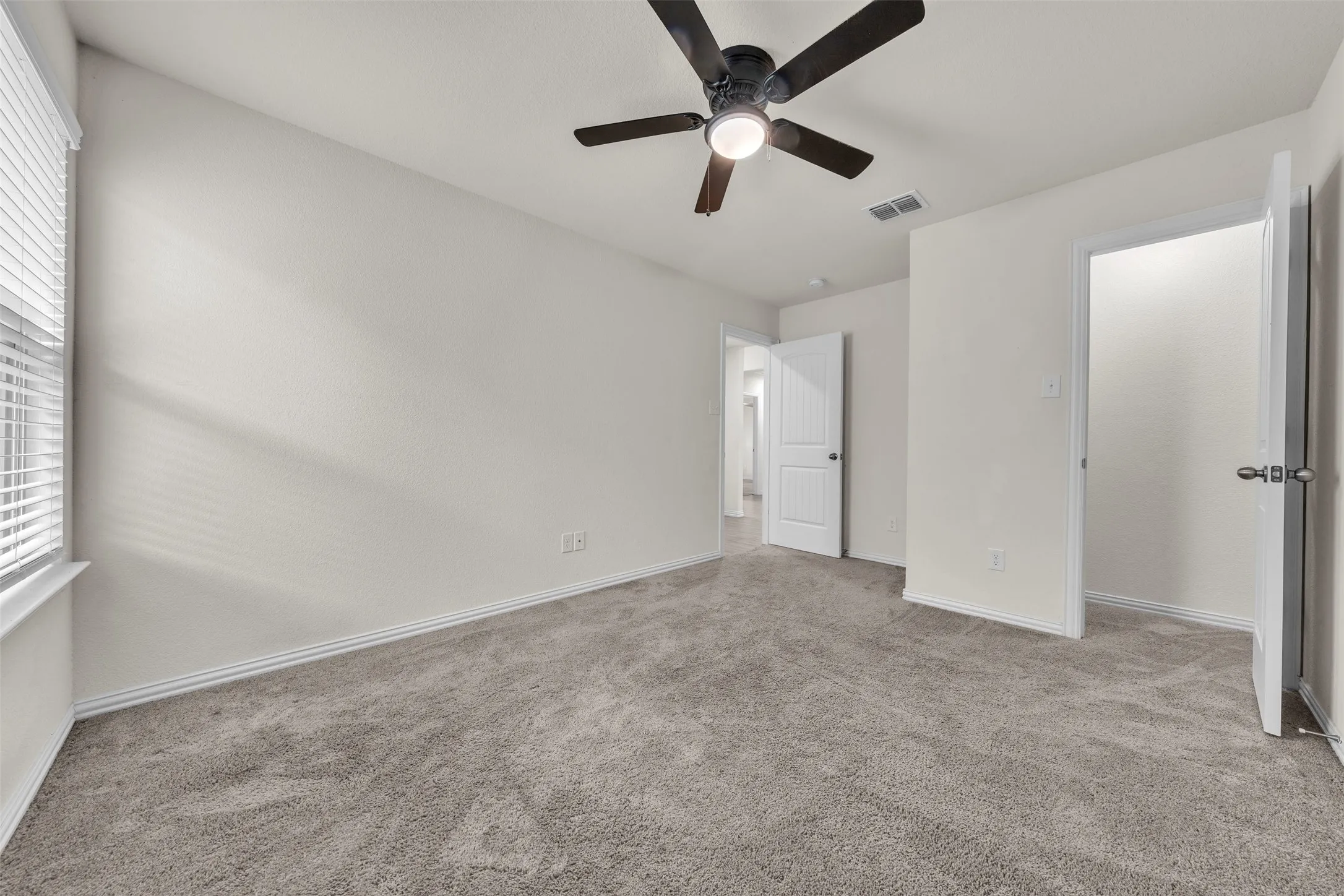 Single Family Residence For Sale in Tarrant County , 9106 Fall Creek Court, Arlington, Texas 76002, 4 Bedroom, 3 Bathroom, 2 Garage spaces, 2,234 Sqft, built in 2019, mls#21291464, Real Estate Agent in Arlington, Homes For Sale in Tarrant county, Homes For Sale in Arlington, Realtor in Arlington Texas, Real Estate Brokerage Independent Realty Texas, Luminita Cordes Realtor