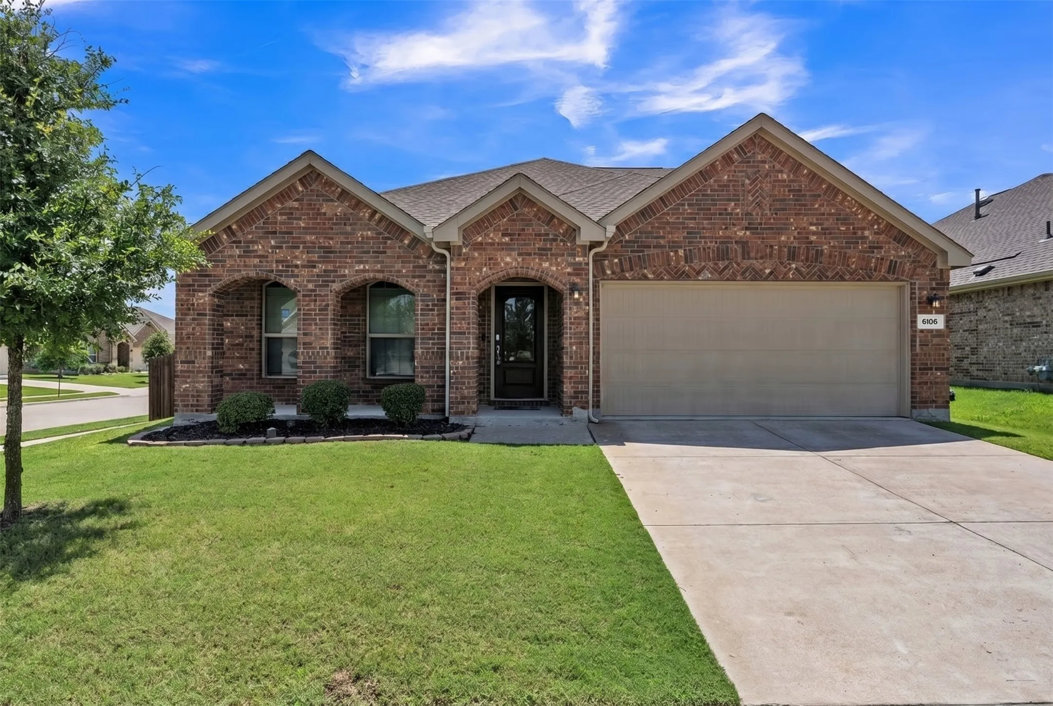 Single Family Residence For Sale in Tarrant County , 9106 Fall Creek Court, Arlington, Texas 76002, 4 Bedroom, 3 Bathroom, 2 Garage spaces, 2,234 Sqft, built in 2019, mls#21291464, Real Estate Agent in Arlington, Homes For Sale in Tarrant county, Homes For Sale in Arlington, Realtor in Arlington Texas, Real Estate Brokerage Independent Realty Texas, Luminita Cordes Realtor