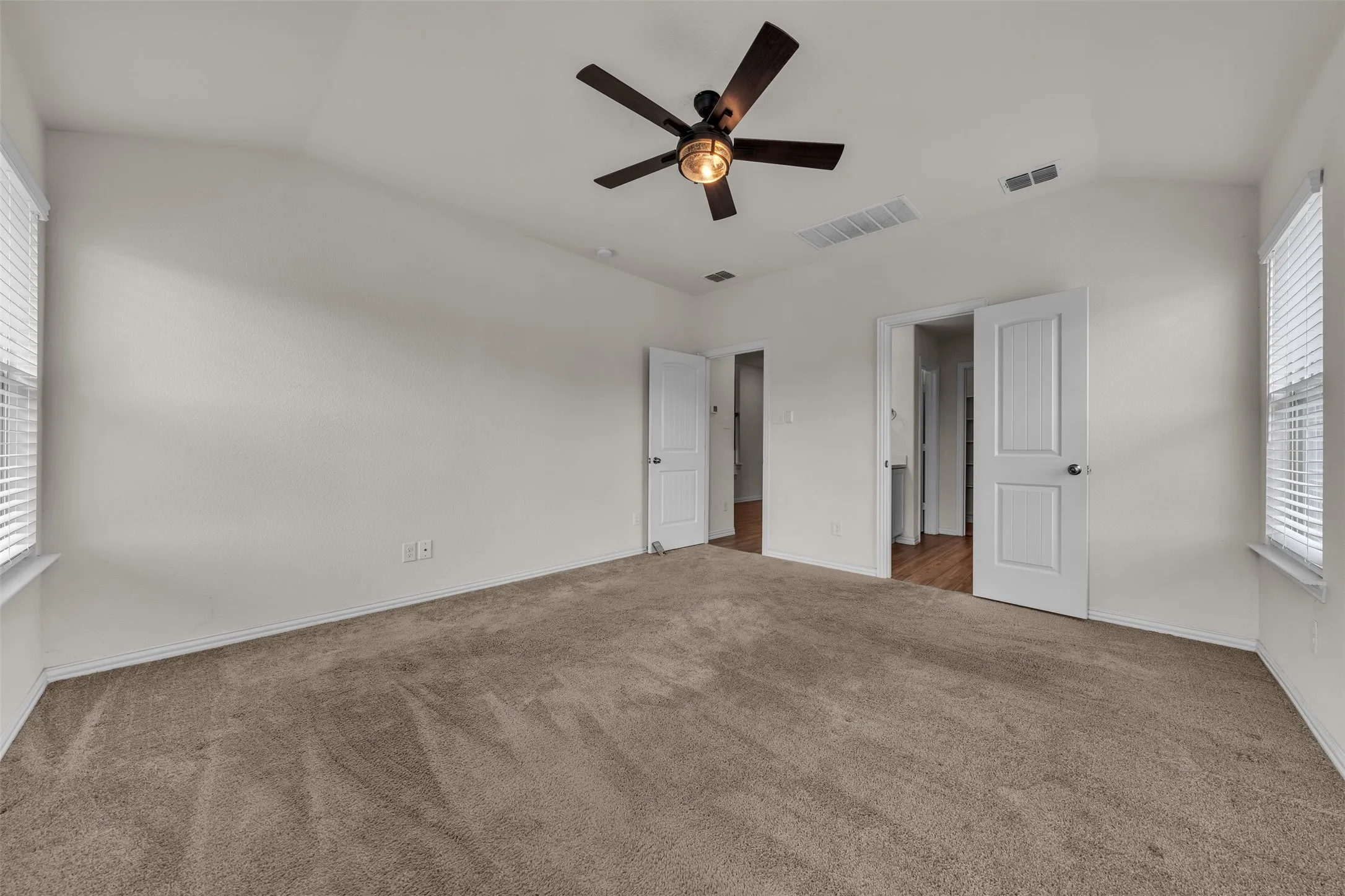 Single Family Residence For Sale in Tarrant County , 9106 Fall Creek Court, Arlington, Texas 76002, 4 Bedroom, 3 Bathroom, 2 Garage spaces, 2,234 Sqft, built in 2019, mls#21291464, Real Estate Agent in Arlington, Homes For Sale in Tarrant county, Homes For Sale in Arlington, Realtor in Arlington Texas, Real Estate Brokerage Independent Realty Texas, Luminita Cordes Realtor