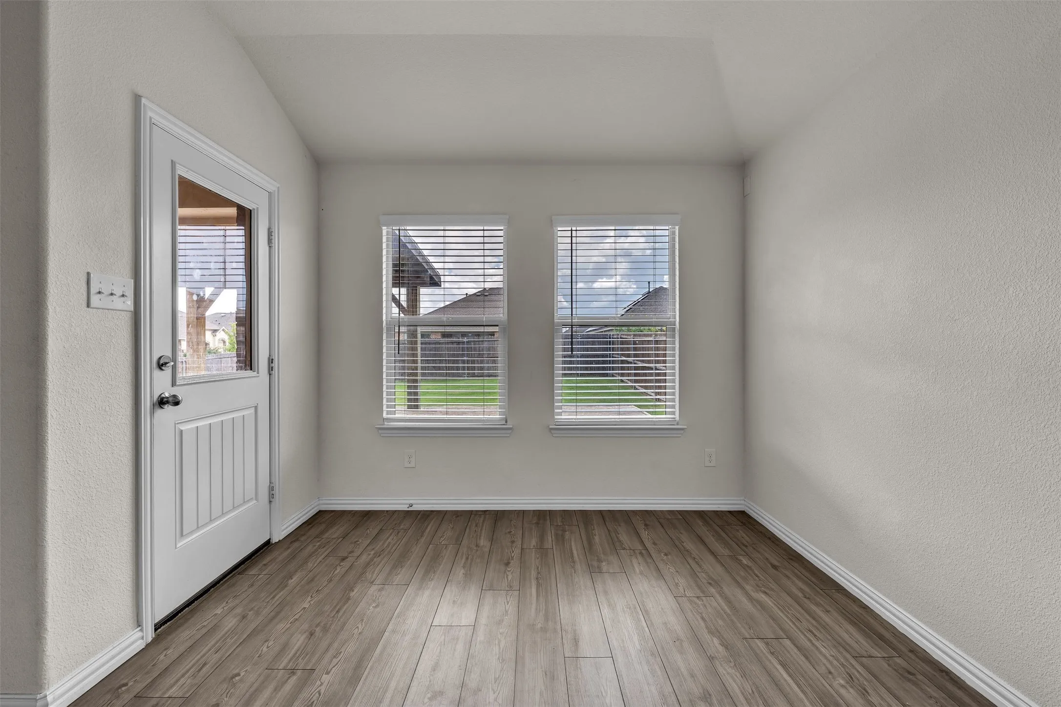 Single Family Residence For Sale in Tarrant County , 9106 Fall Creek Court, Arlington, Texas 76002, 4 Bedroom, 3 Bathroom, 2 Garage spaces, 2,234 Sqft, built in 2019, mls#21291464, Real Estate Agent in Arlington, Homes For Sale in Tarrant county, Homes For Sale in Arlington, Realtor in Arlington Texas, Real Estate Brokerage Independent Realty Texas, Luminita Cordes Realtor