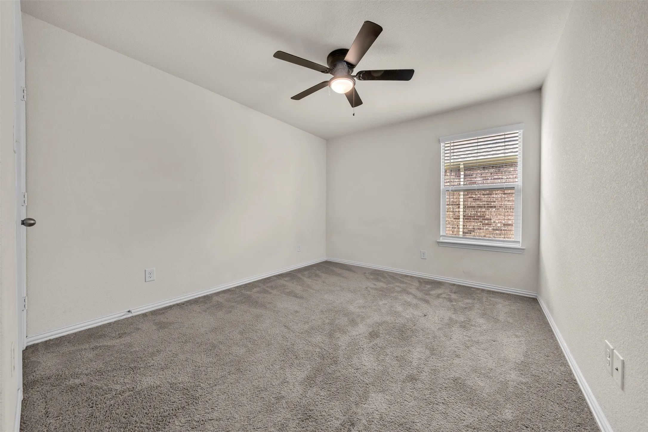Single Family Residence For Sale in Tarrant County , 9106 Fall Creek Court, Arlington, Texas 76002, 4 Bedroom, 3 Bathroom, 2 Garage spaces, 2,234 Sqft, built in 2019, mls#21291464, Real Estate Agent in Arlington, Homes For Sale in Tarrant county, Homes For Sale in Arlington, Realtor in Arlington Texas, Real Estate Brokerage Independent Realty Texas, Luminita Cordes Realtor
